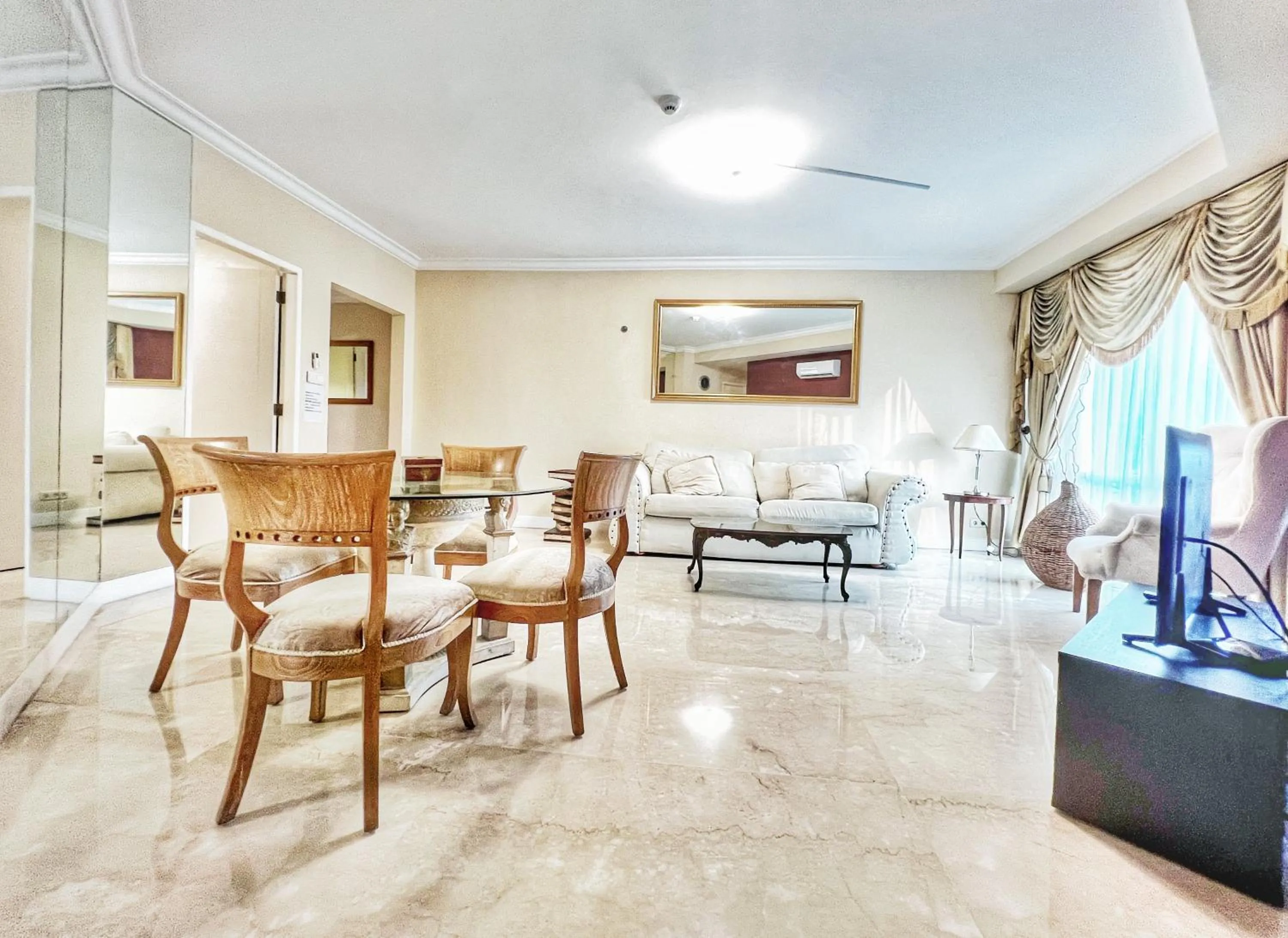 Living room in Batavia Apartment ST