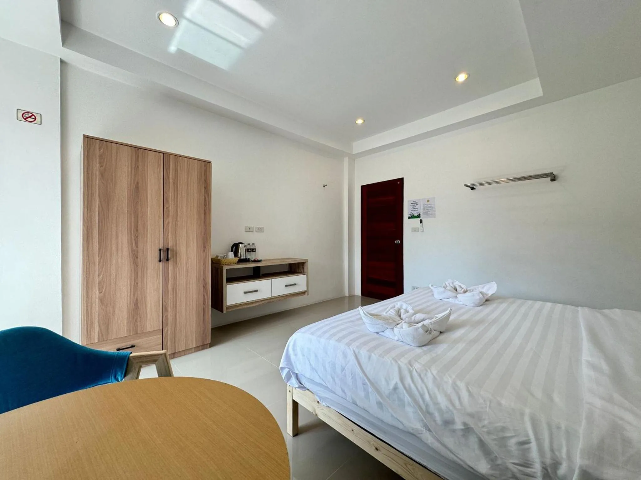 Photo of the whole room, Bed in Sleep inn Samui