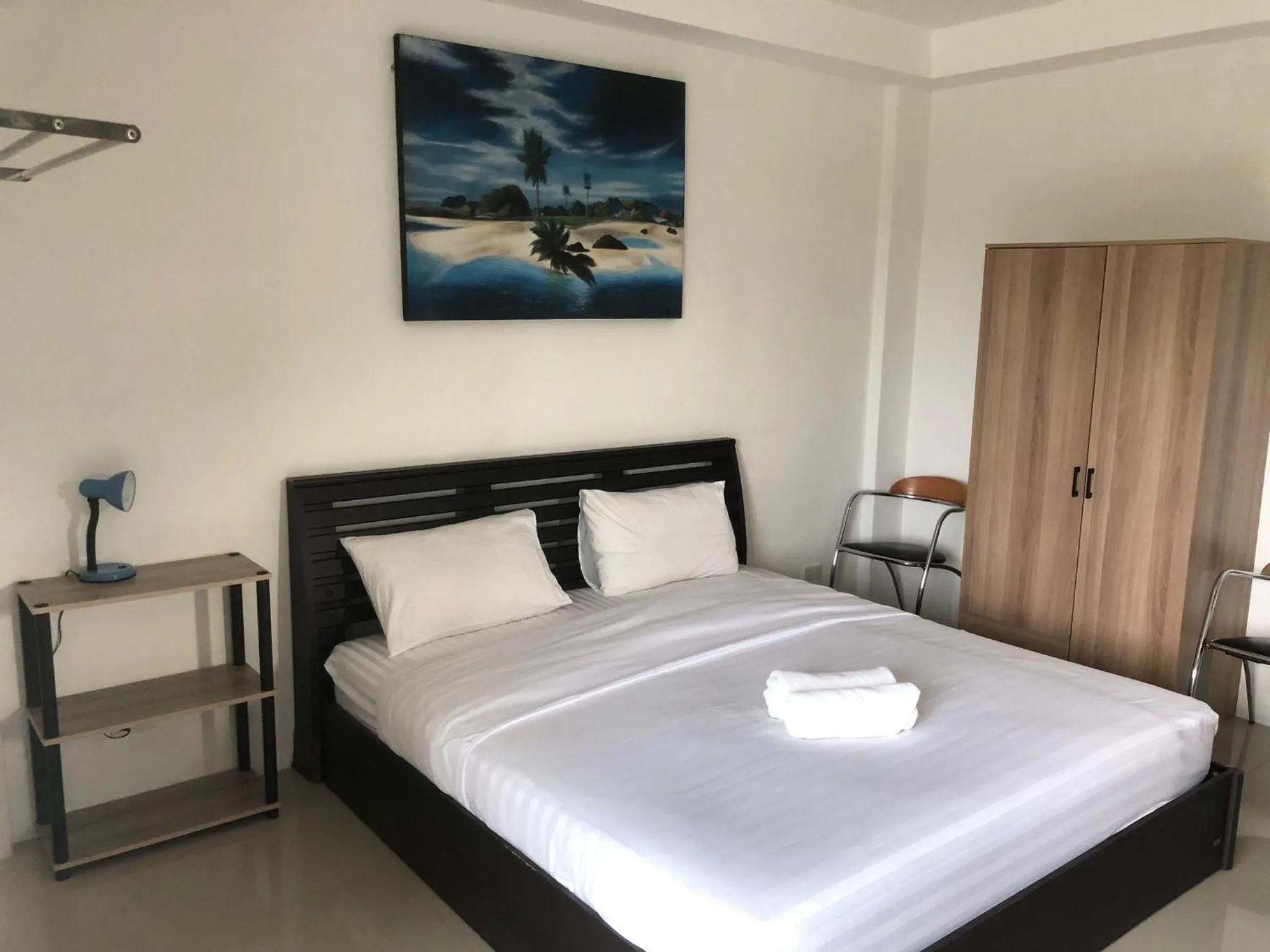 Photo of the whole room, Bed in Sleep inn Samui