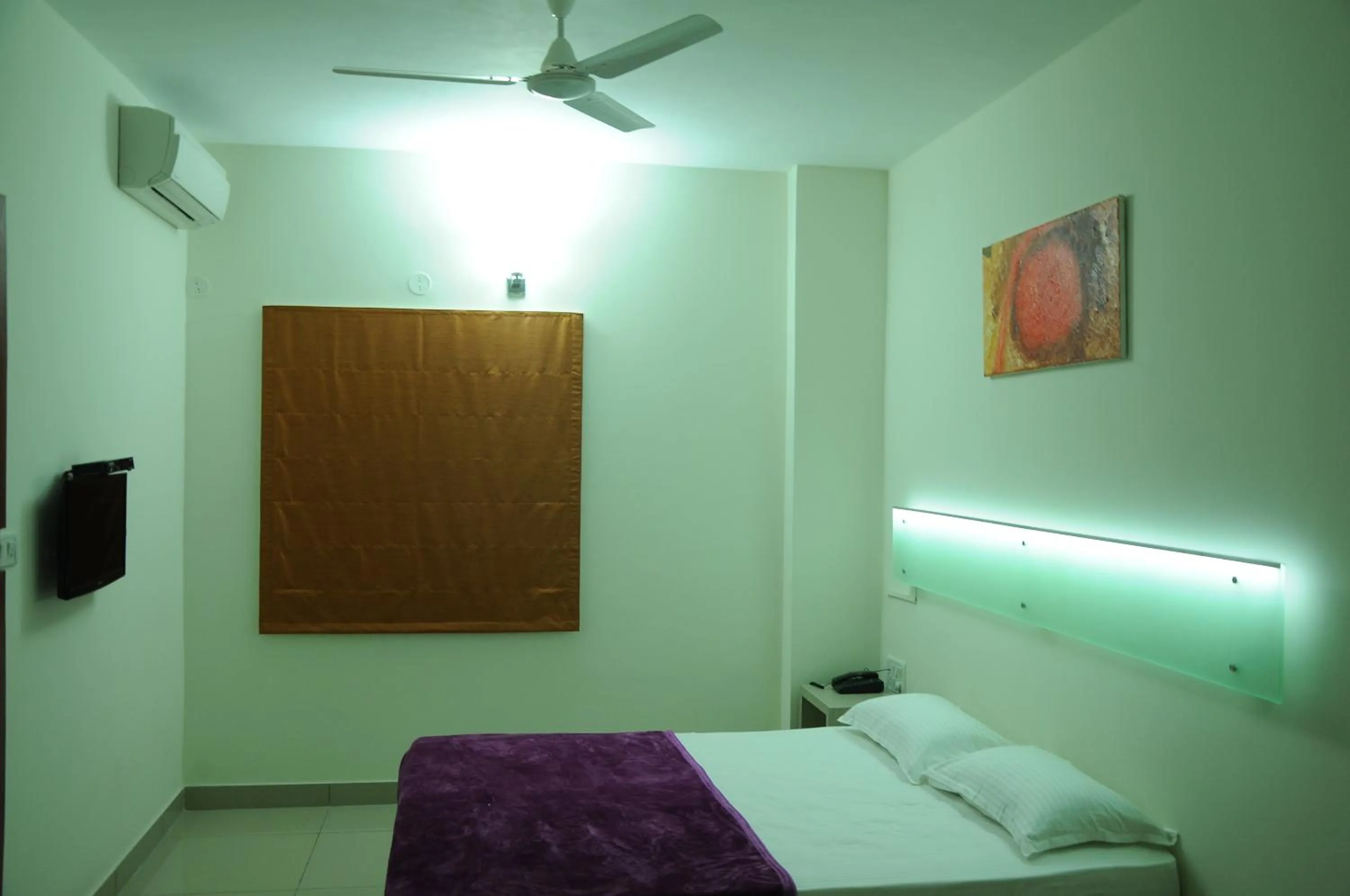 TV and multimedia in Cinnamon Residency