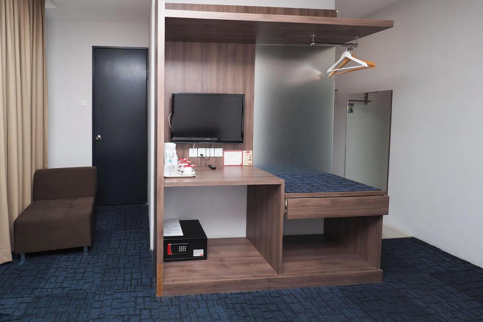 wardrobe in S Boutique Hotel