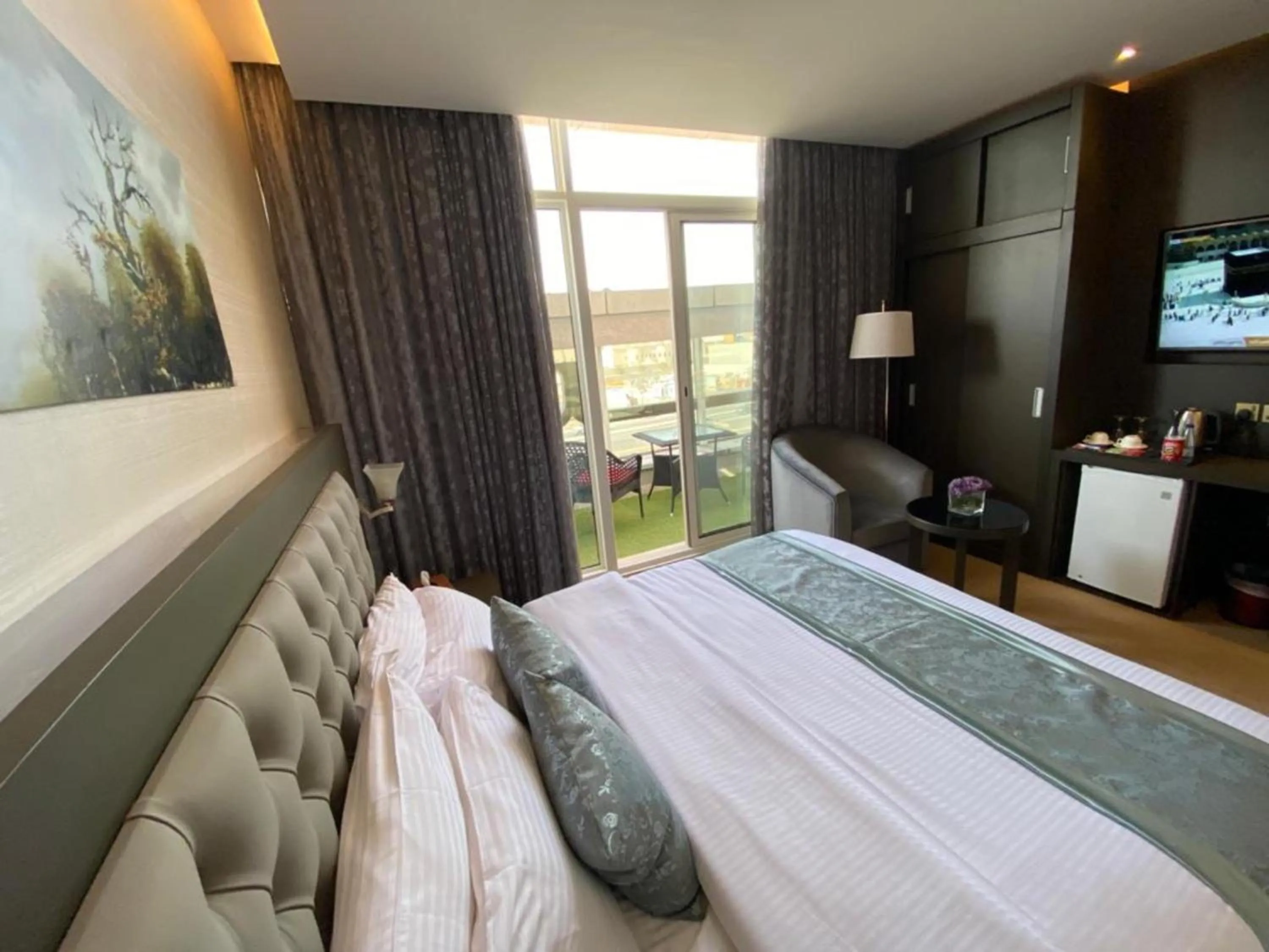 Photo of the whole room, Bed in Sama Inn Hotel