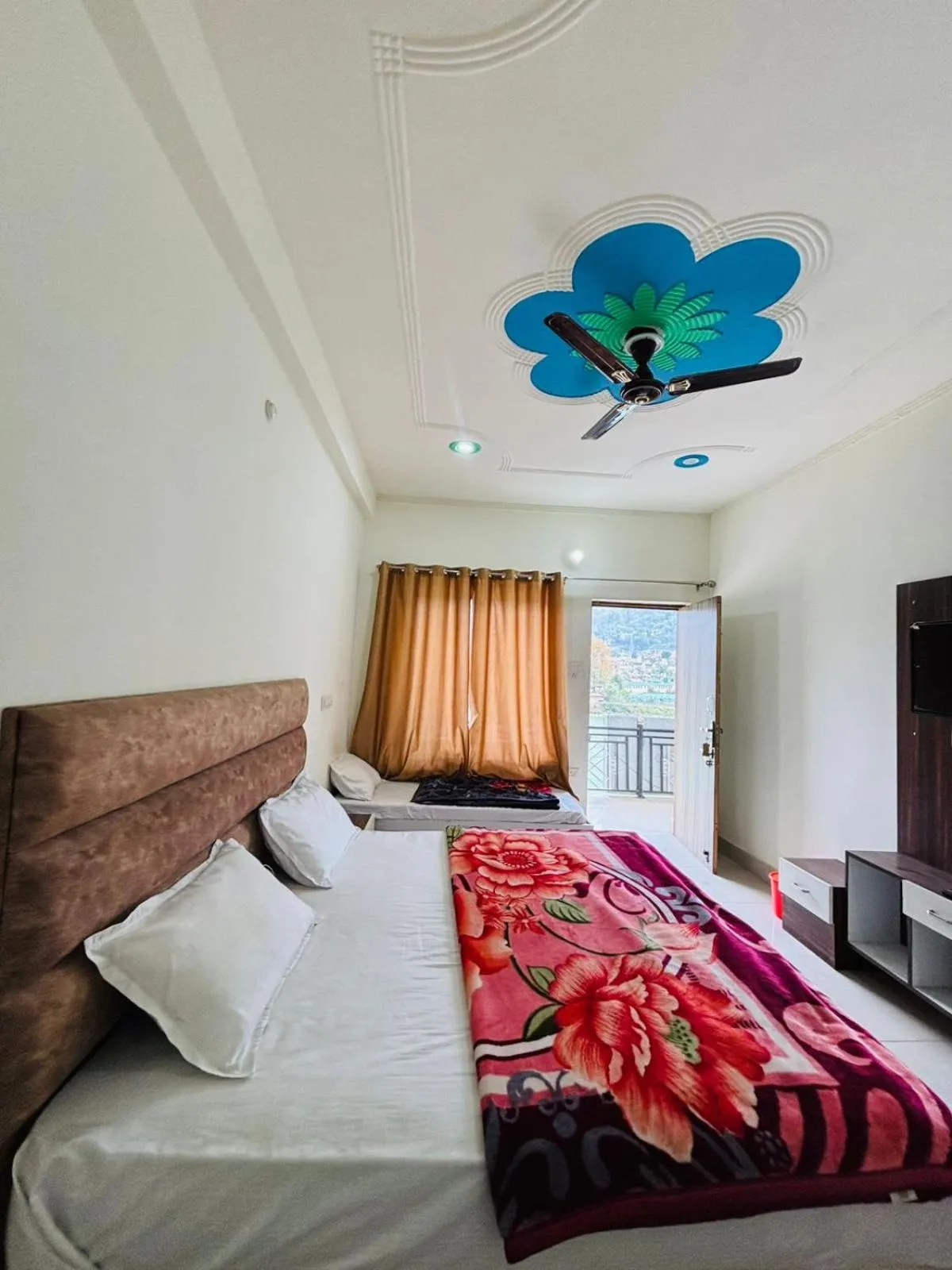 Photo of the whole room, Bed in Hotel Lake View Paradise