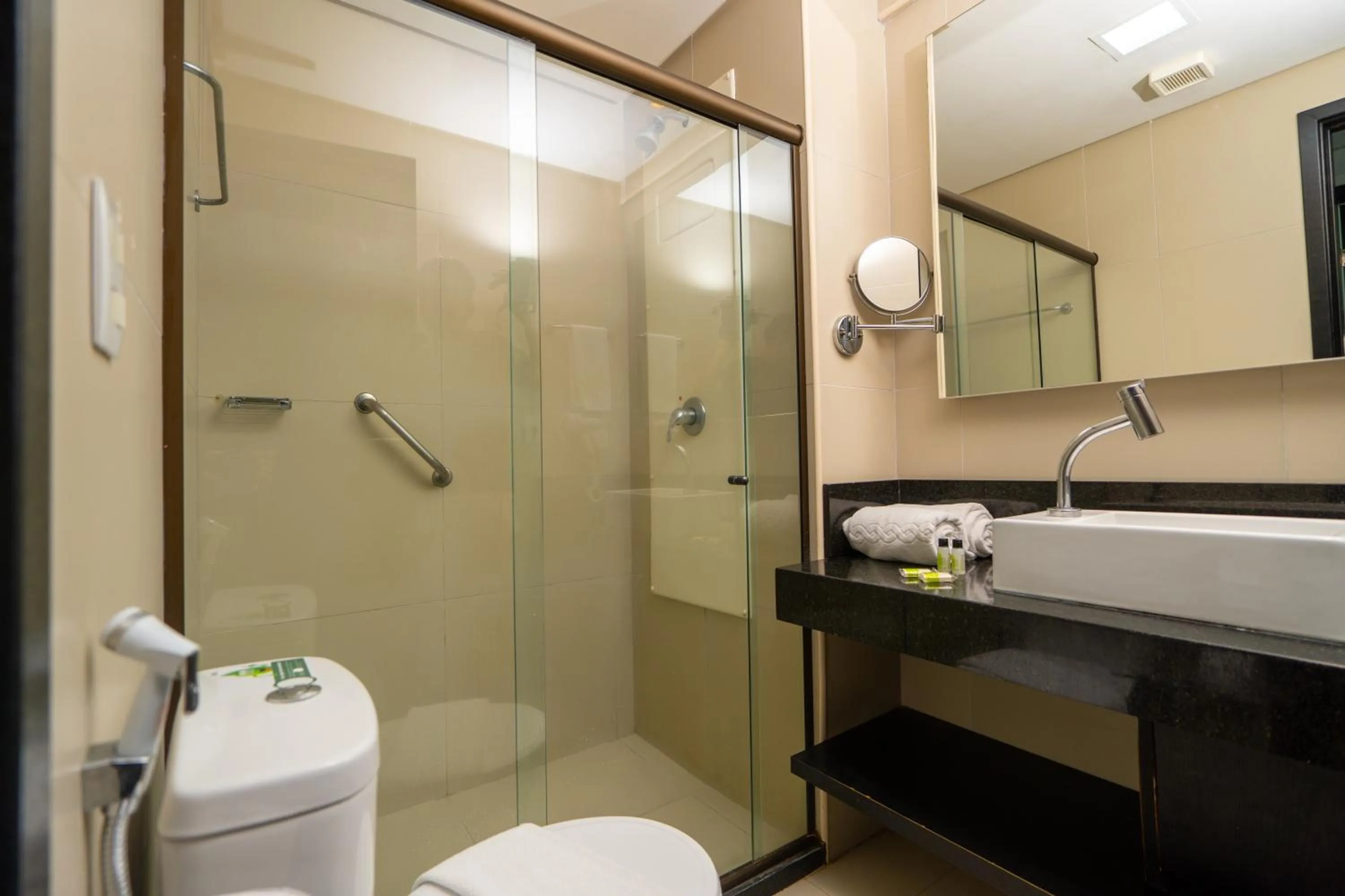 Bathroom in Roomo Transamerica Recife Boa Viagem