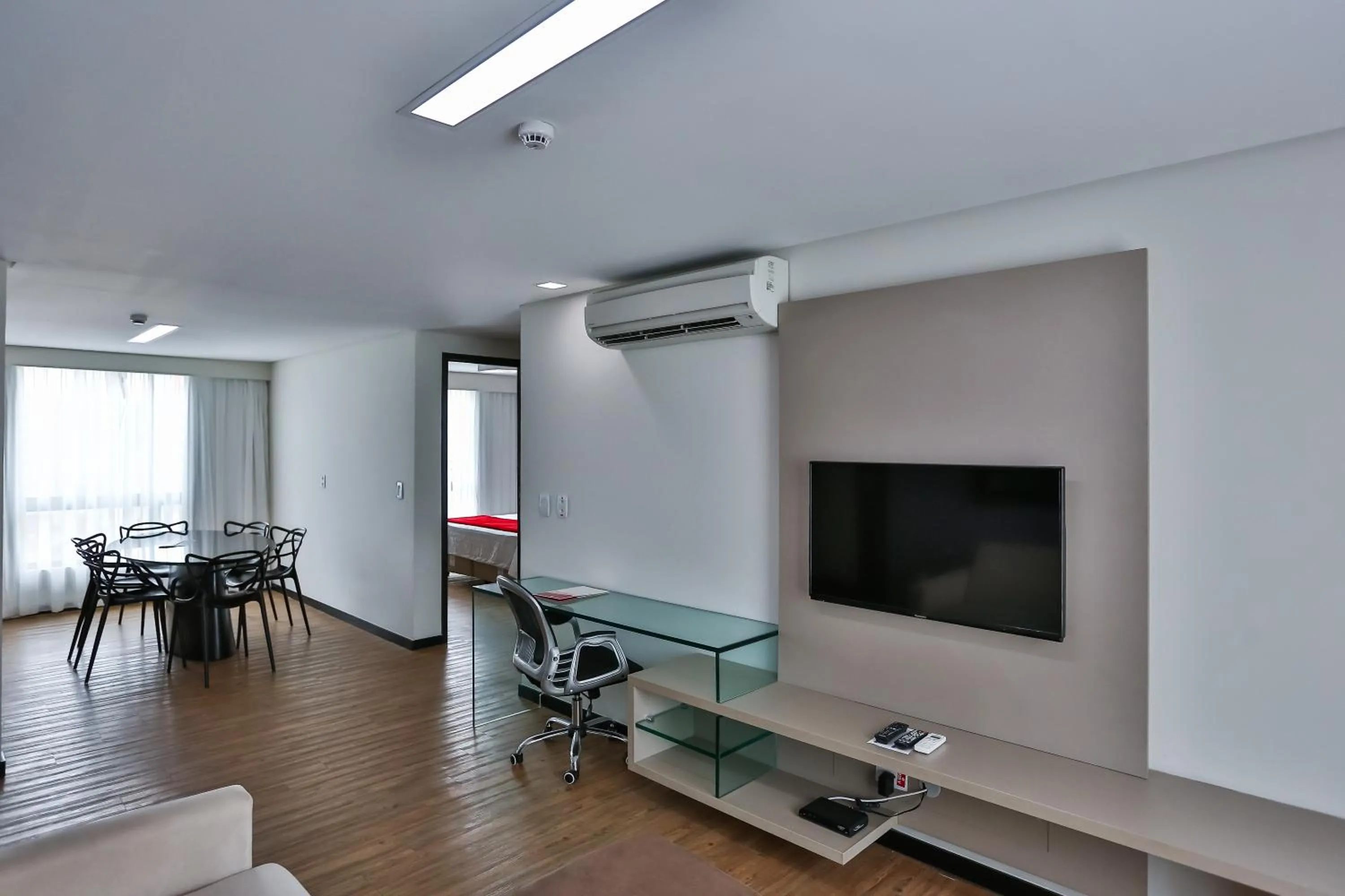 Communal lounge/ TV room in Roomo Praia de Boa Viagem Residencial