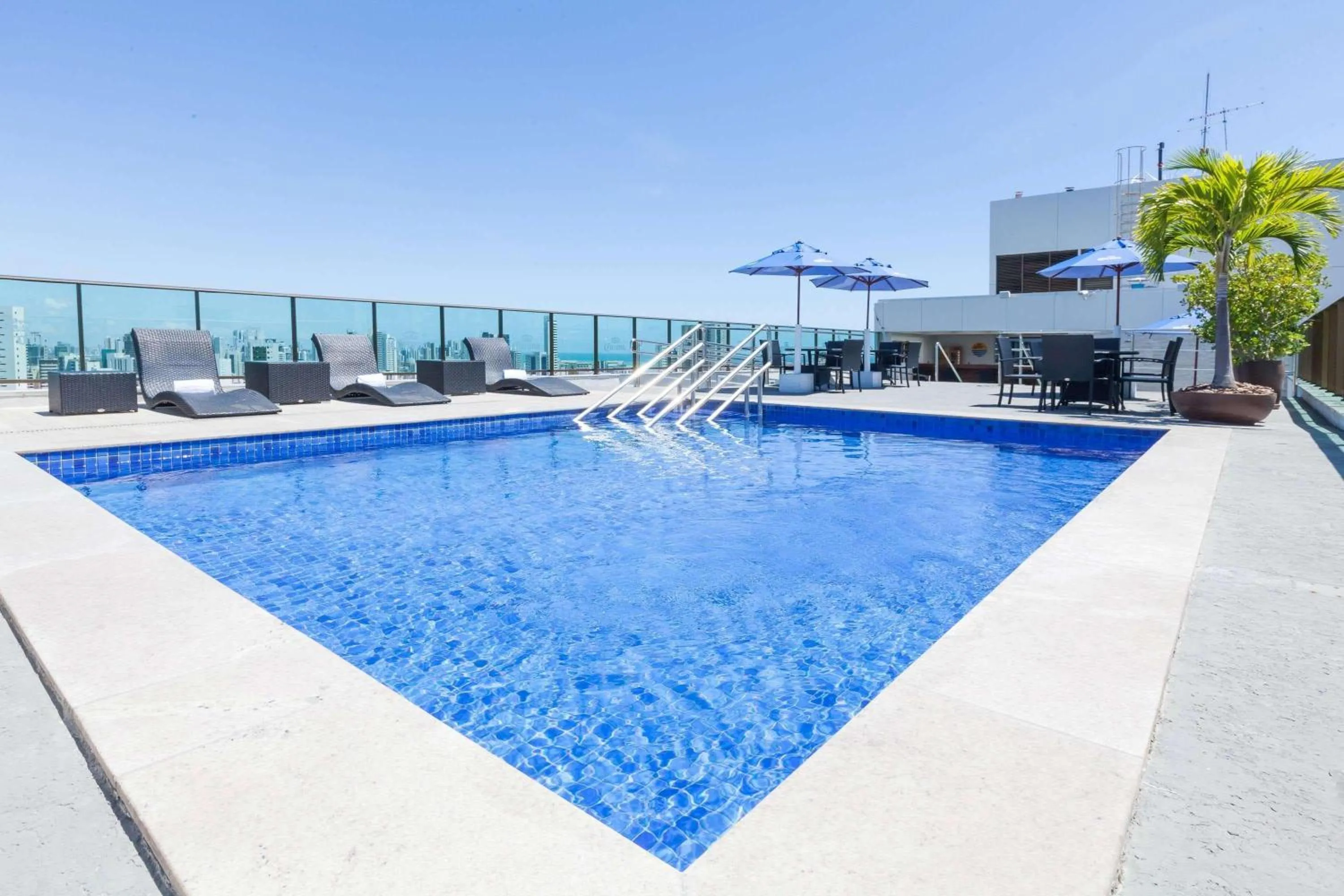Swimming pool in Roomo Transamerica Recife Boa Viagem
