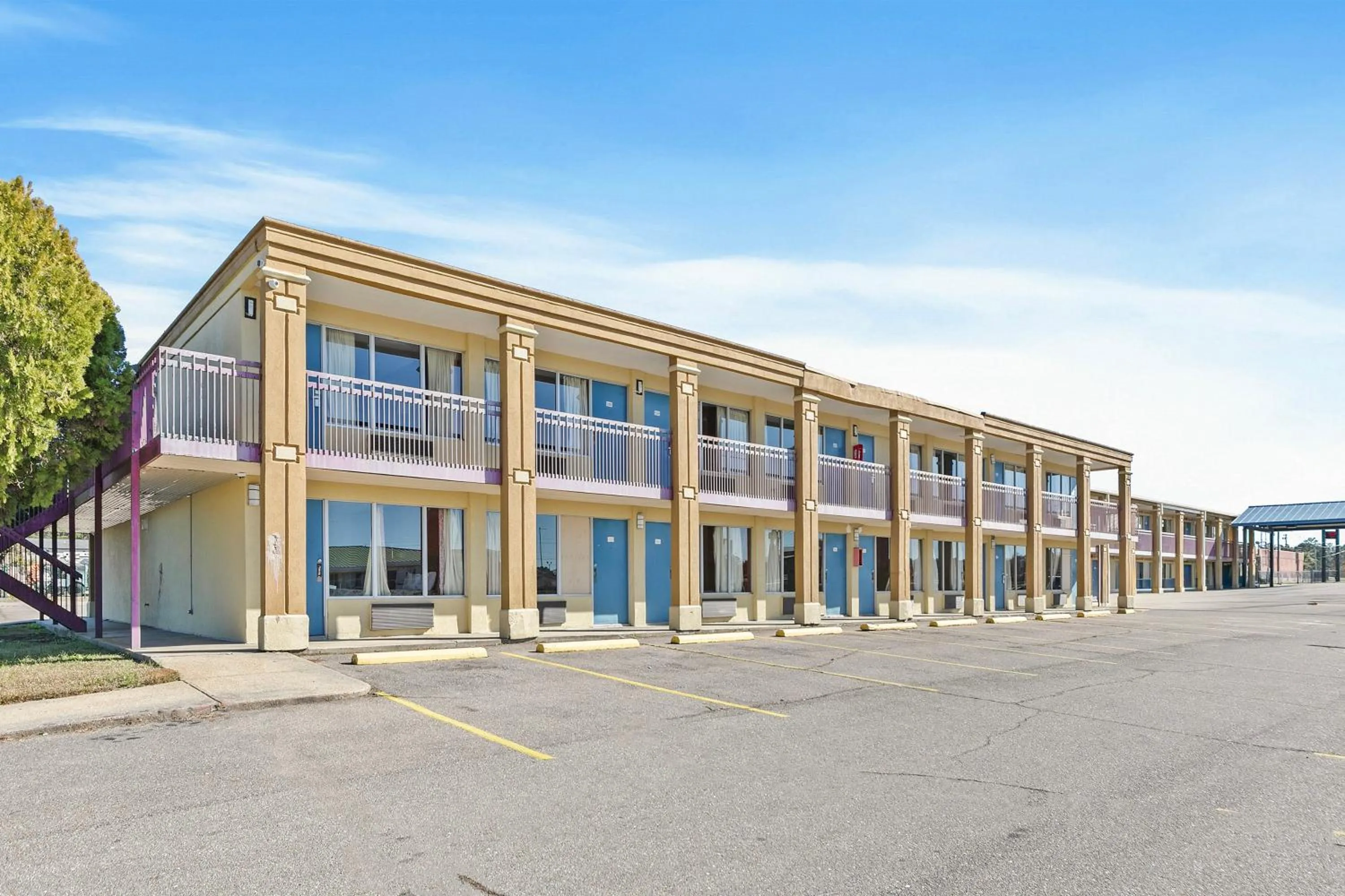 Property building in Luxury Inn By Hotel O Hattiesburg, MS