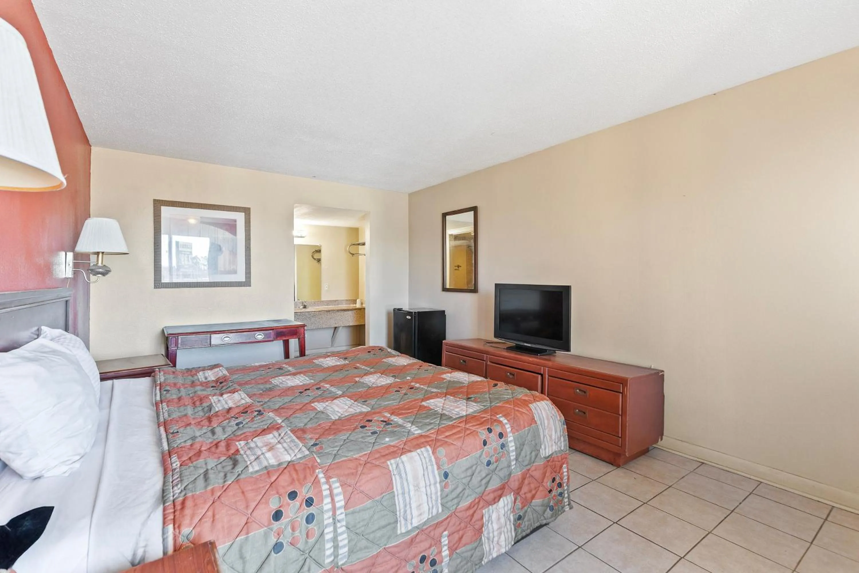 Bedroom, Bed in Luxury Inn By Hotel O Hattiesburg, MS