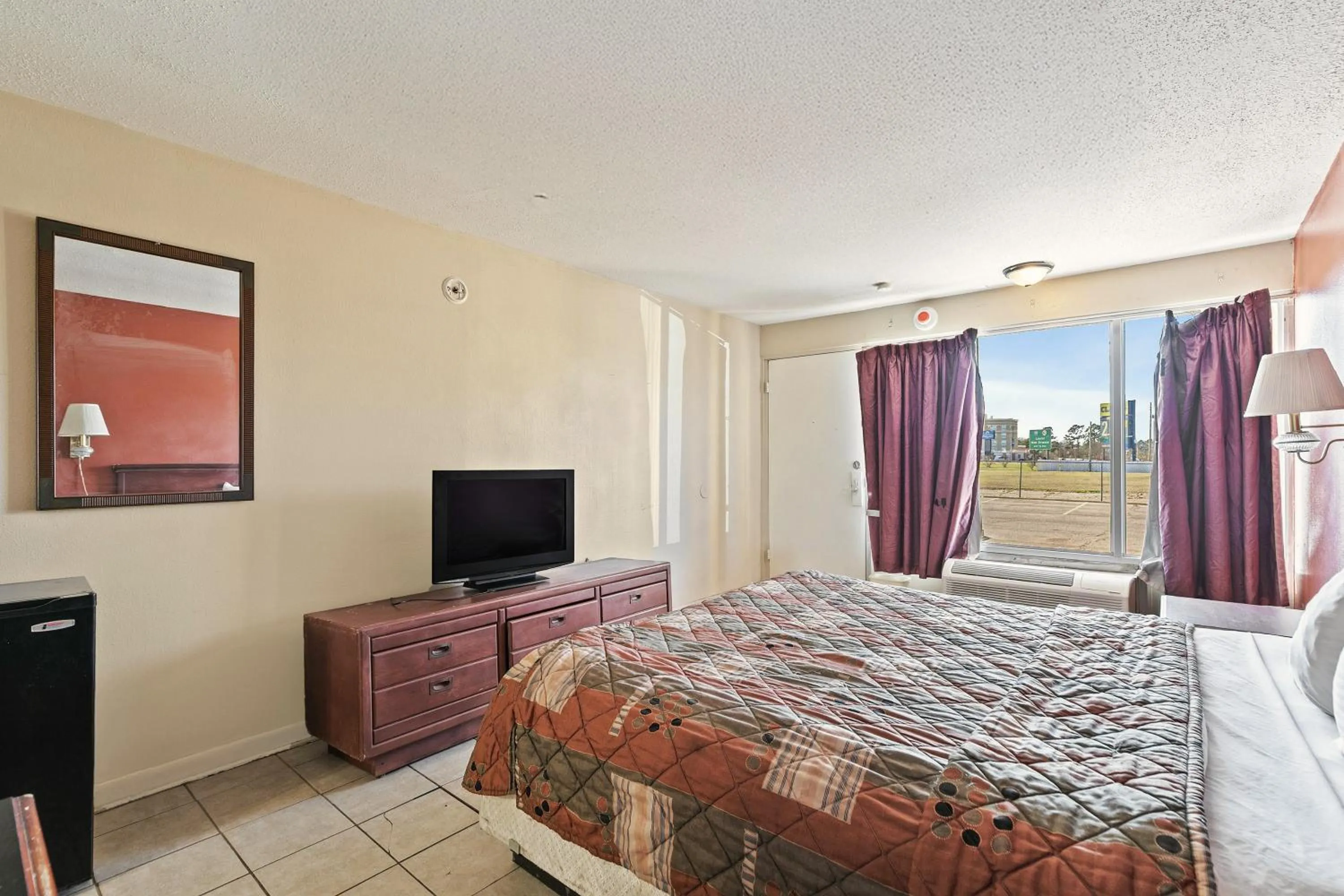 Bedroom, Bed in Luxury Inn By Hotel O Hattiesburg, MS