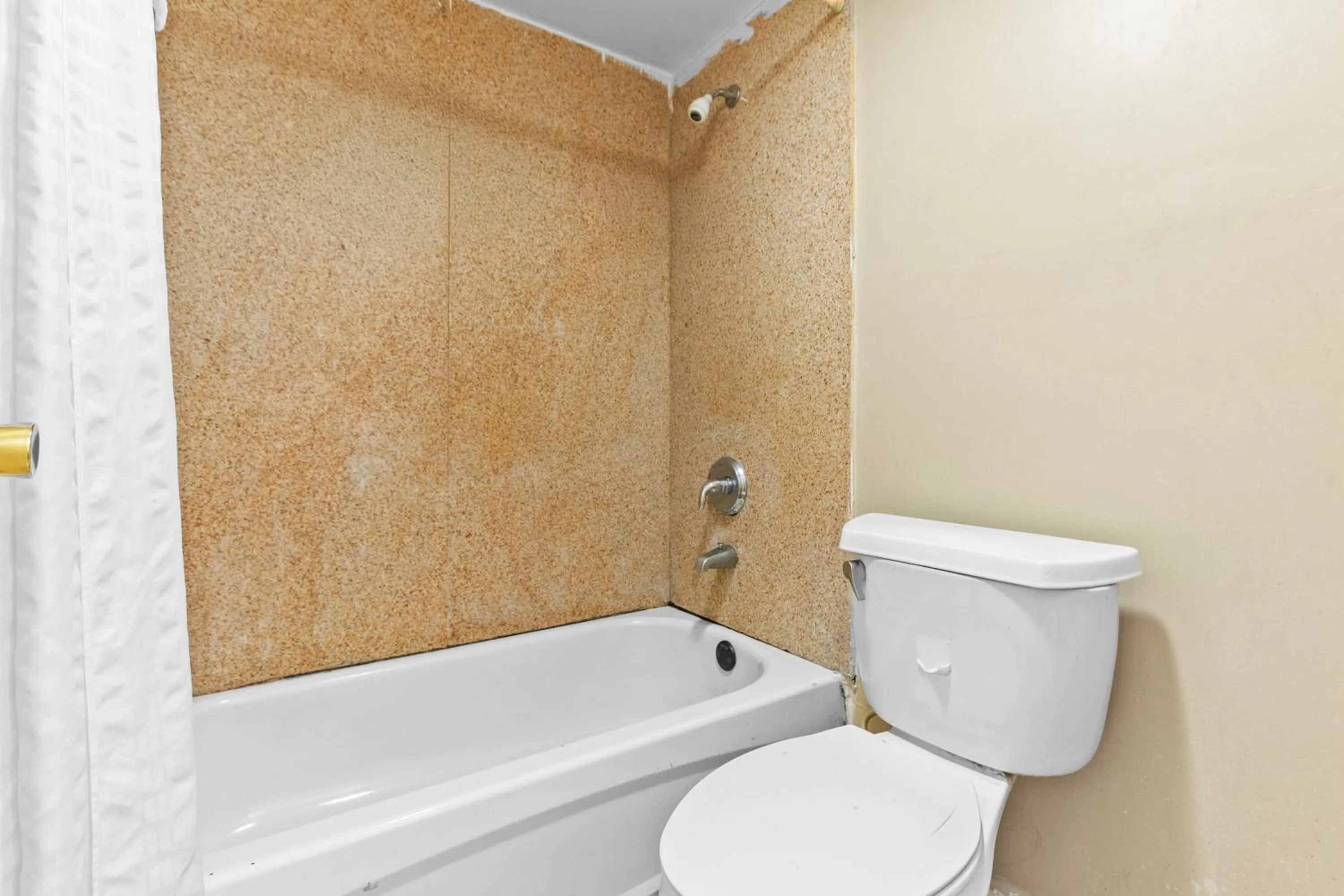 Bathroom in Luxury Inn By Hotel O Hattiesburg, MS