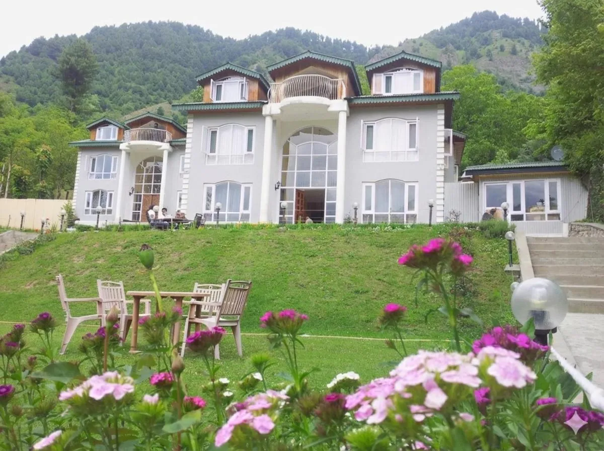 Forest Hill Resorts