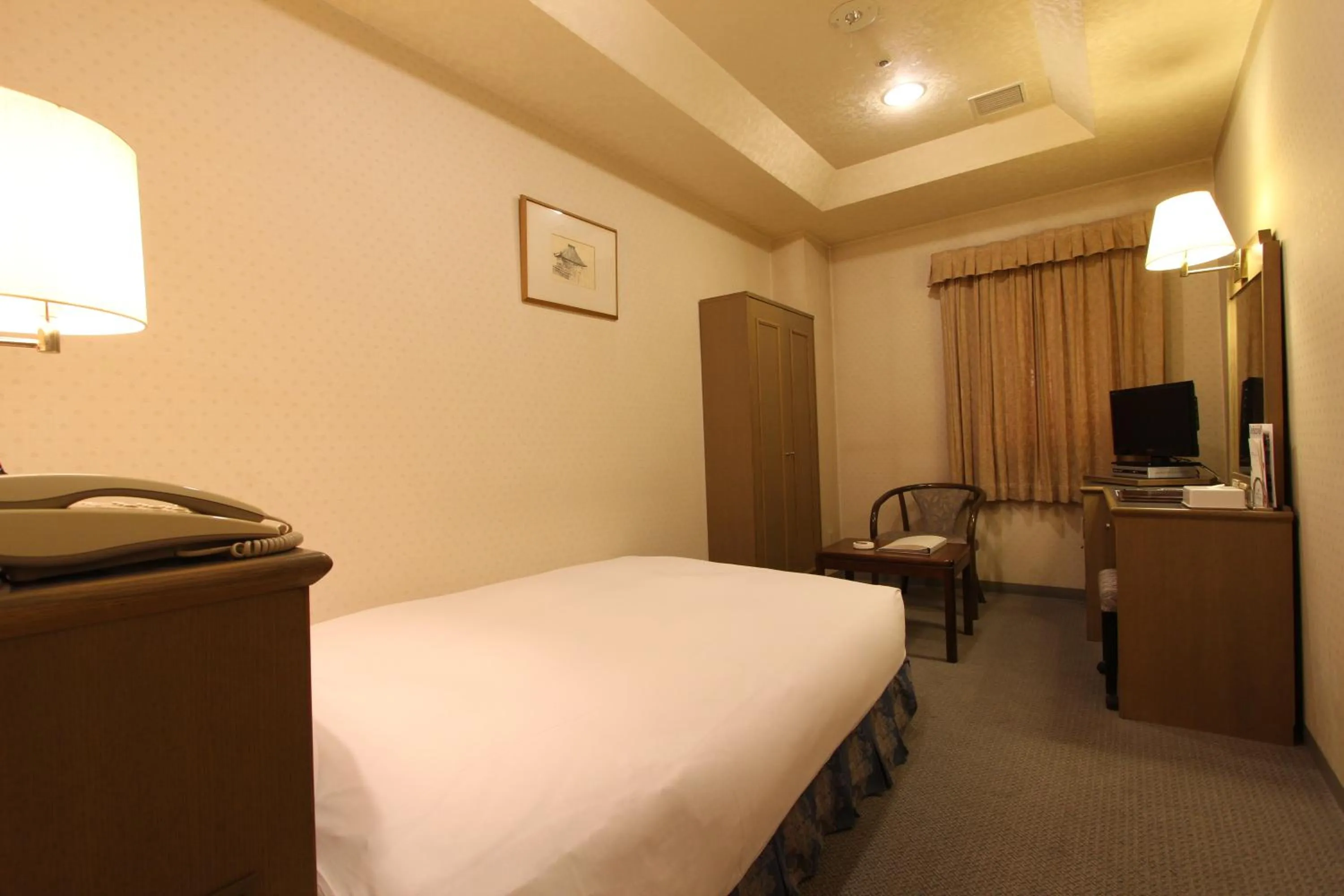 Photo of the whole room, Bed in Shimonoseki Grand Hotel