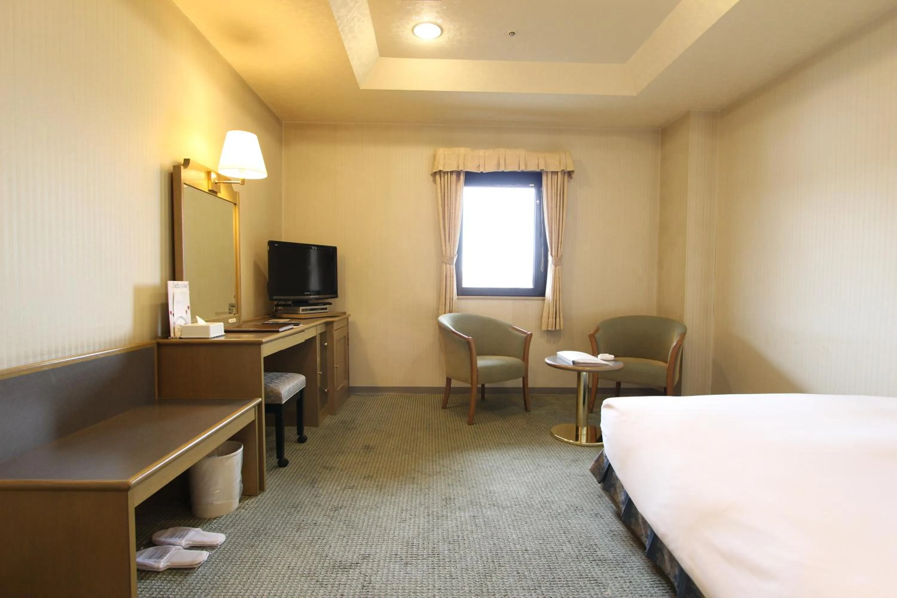 Photo of the whole room, Bed in Shimonoseki Grand Hotel