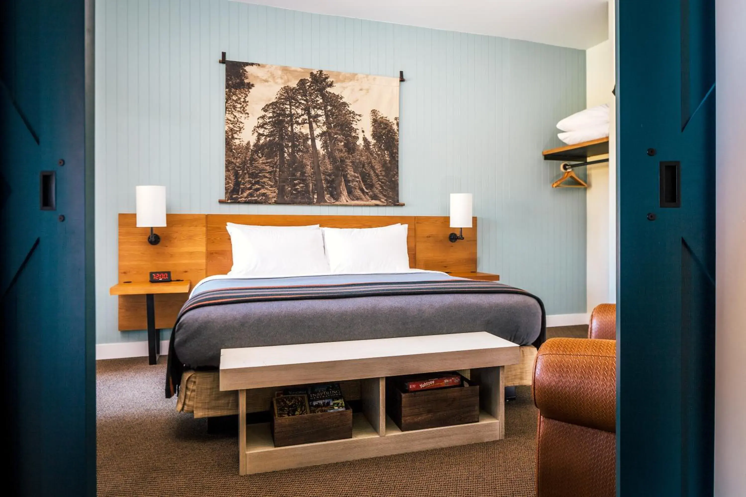 King Suite with Balcony in Rush Creek Lodge at Yosemite King Suite with Balcony in Rush Creek Lodge at Yosemite