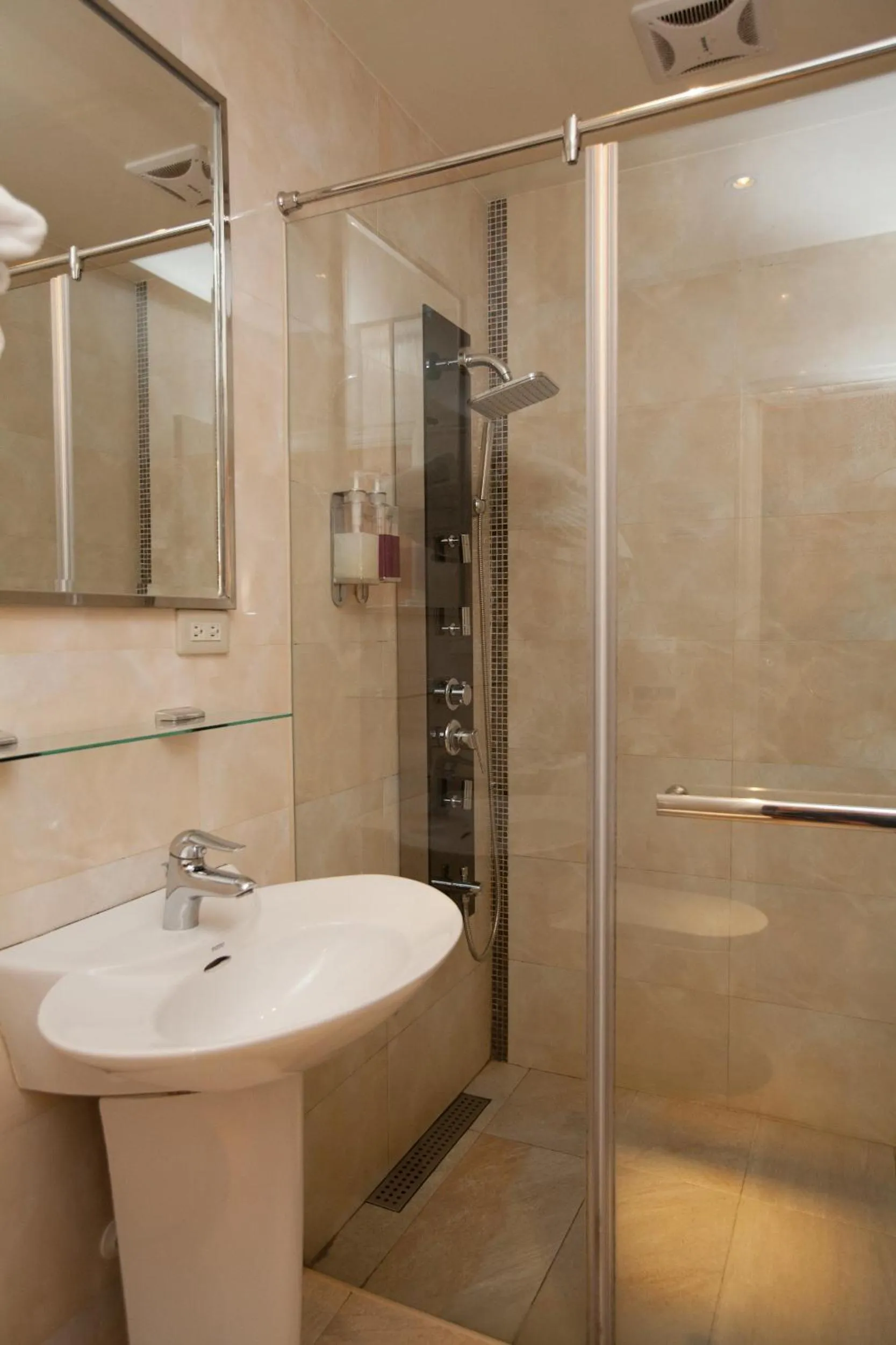 Bathroom in Shuian Lakeside Hotel