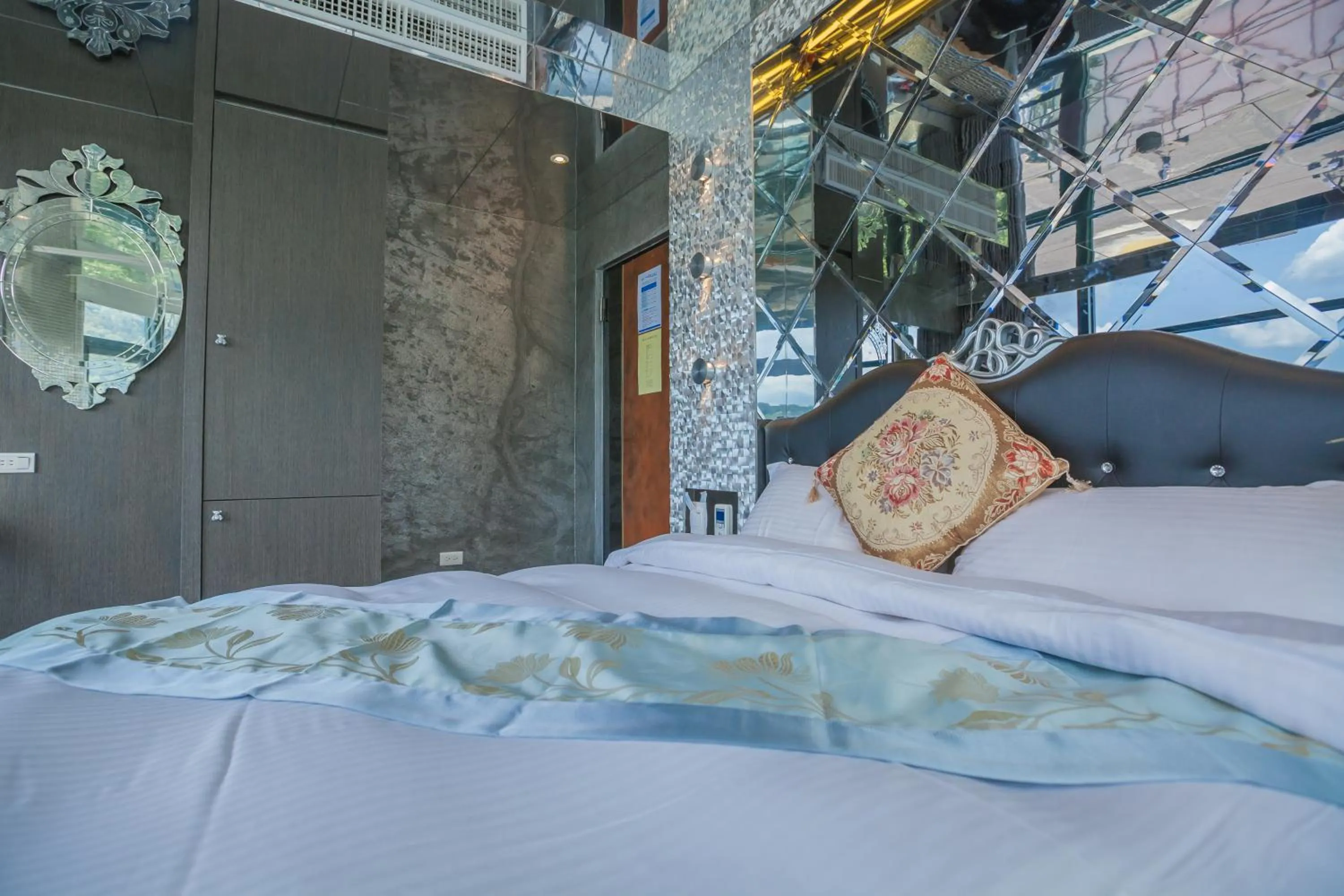 Bed in Shuian Lakeside Hotel