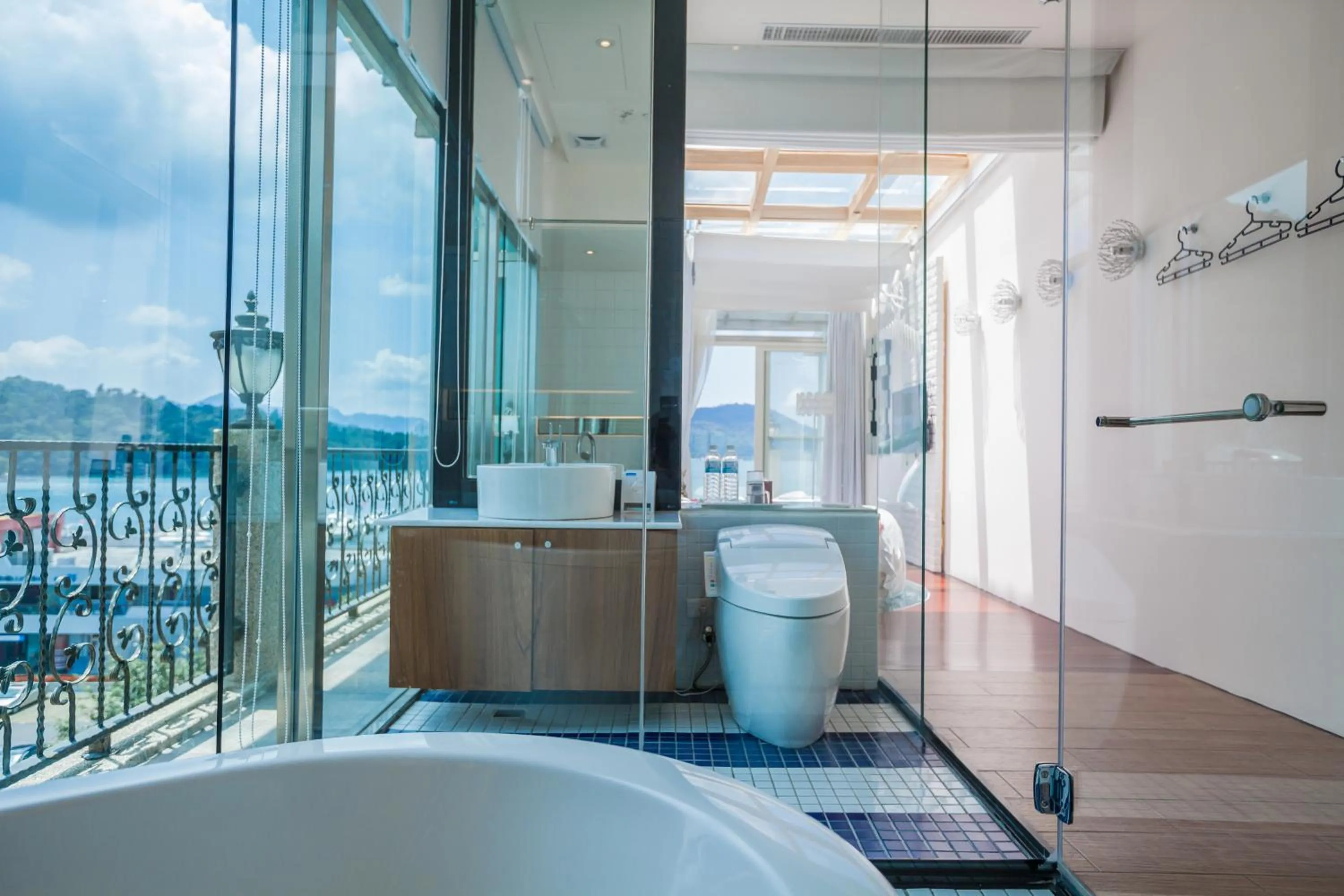 Shuian Lakeside Hotel