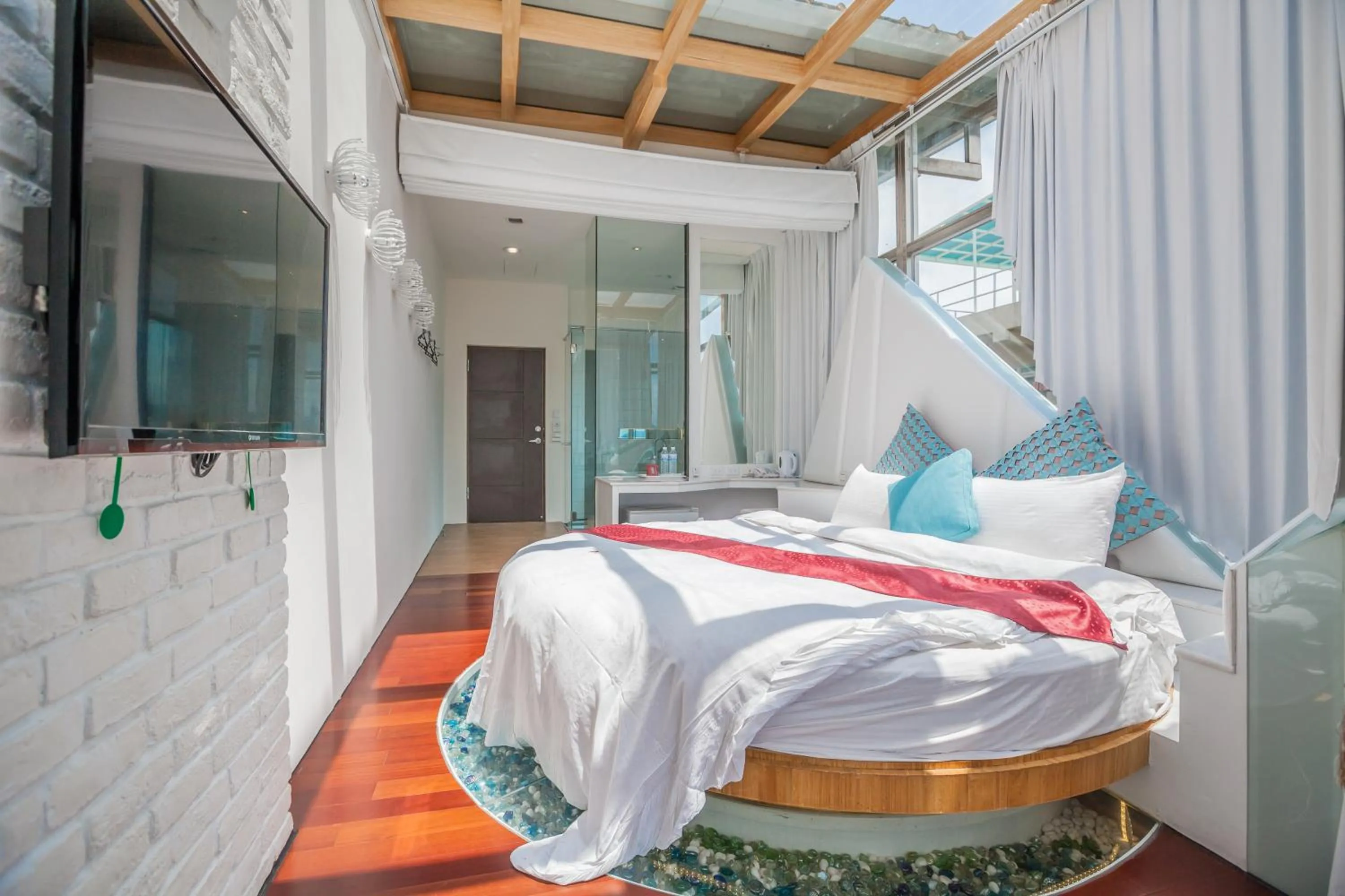 Bed in Shuian Lakeside Hotel