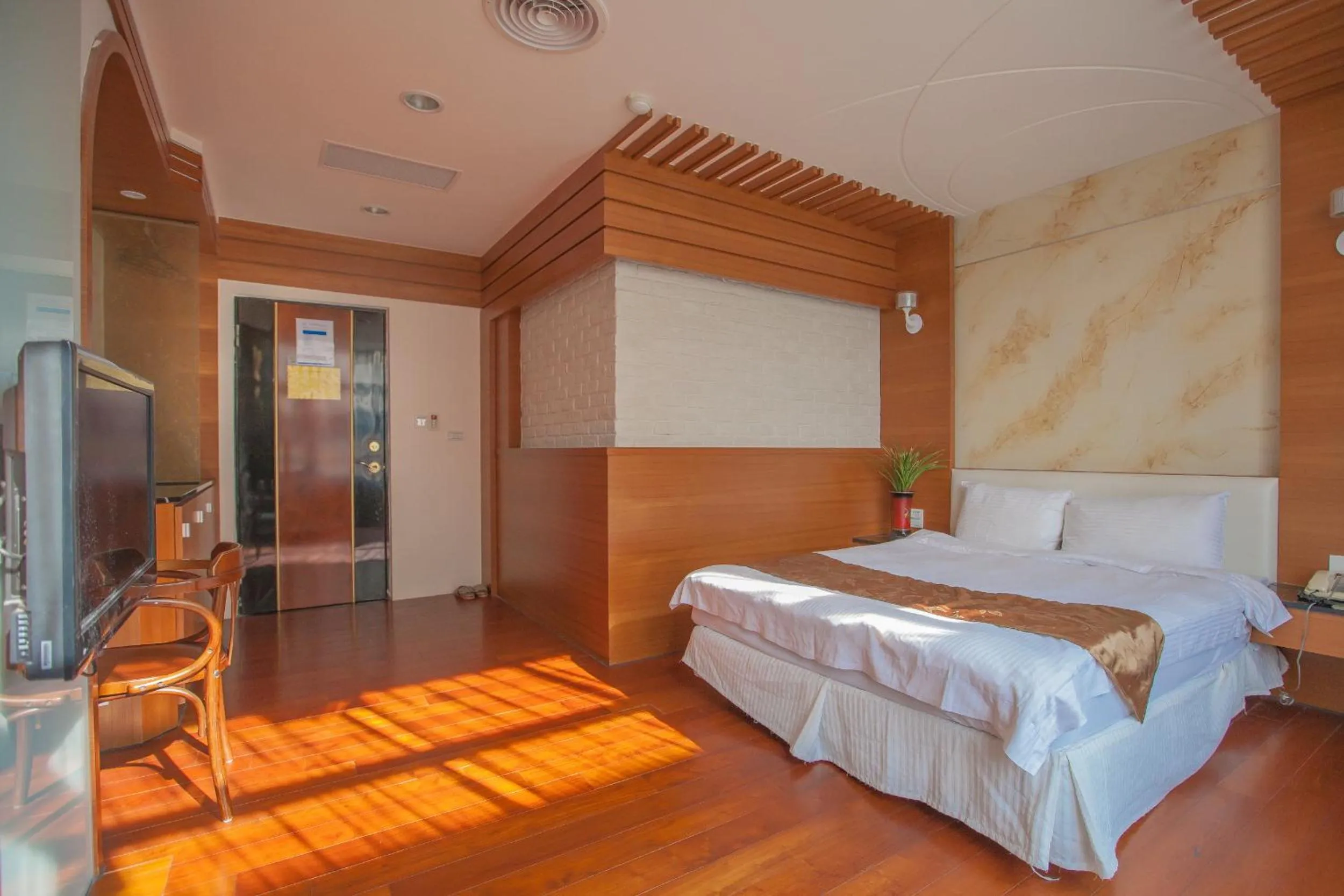 Day, Bed in Shuian Lakeside Hotel