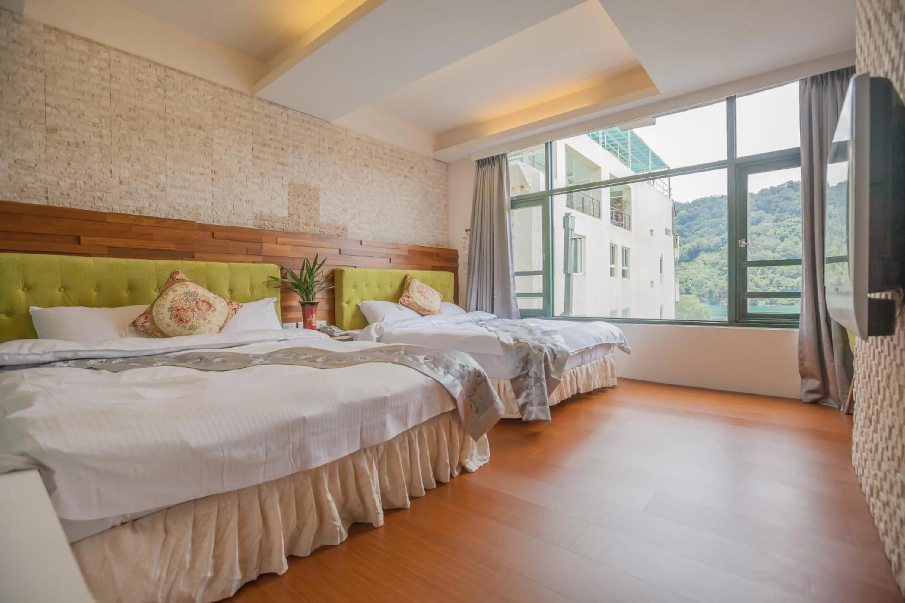 Day, Bed in Shuian Lakeside Hotel