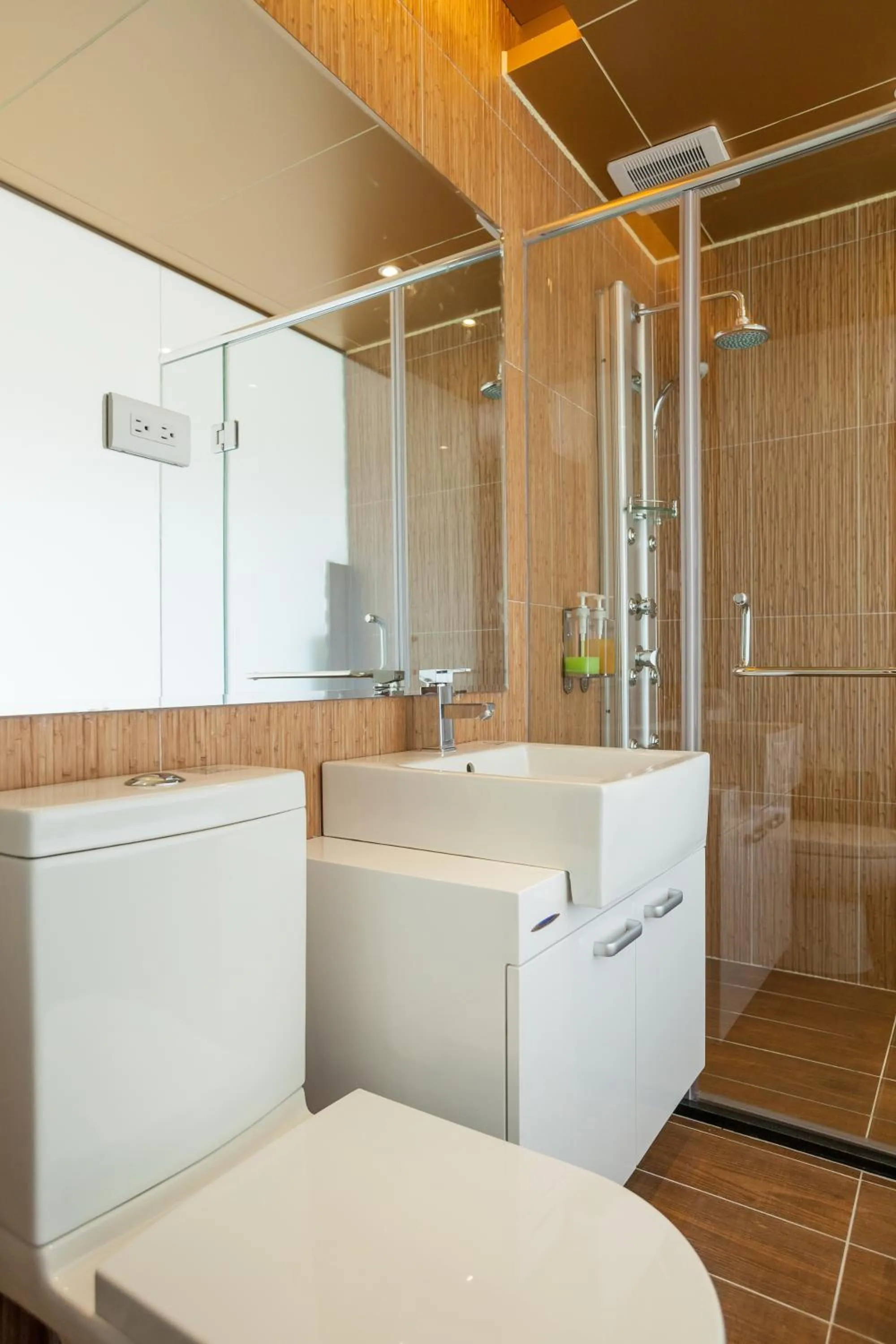 Bathroom in Shuian Lakeside Hotel