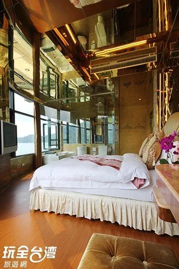 Bed in Shuian Lakeside Hotel