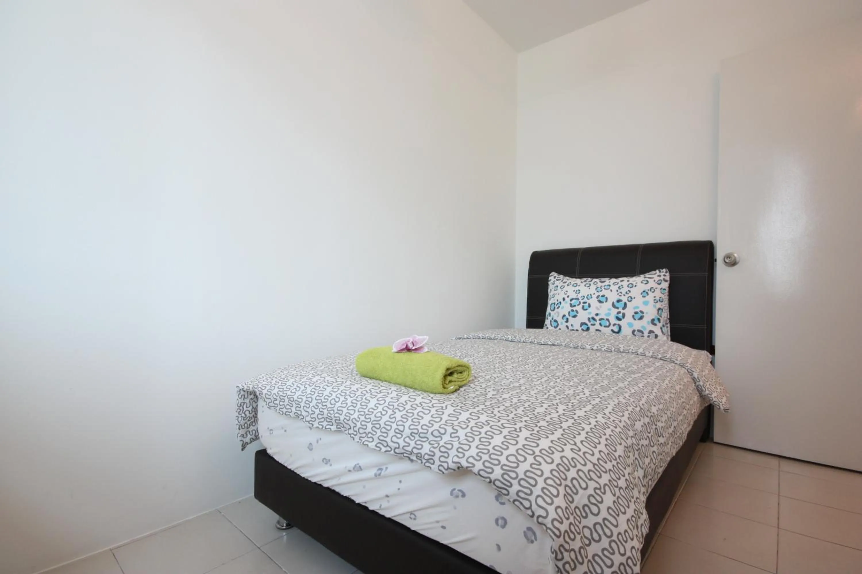 Bed in Shamrock Beach Villas 15 Seaview