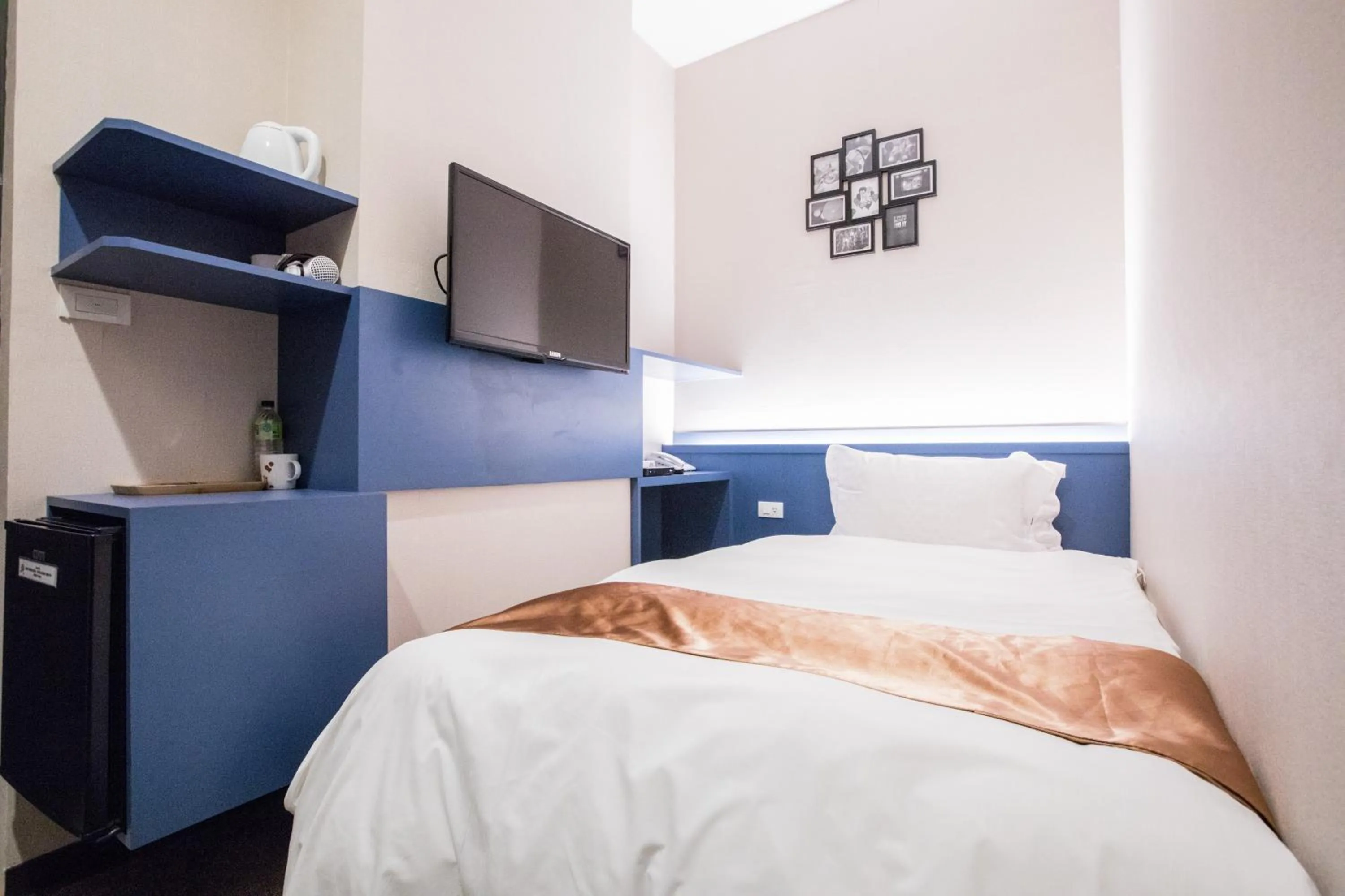 On site, Bed in Travel Art Inn