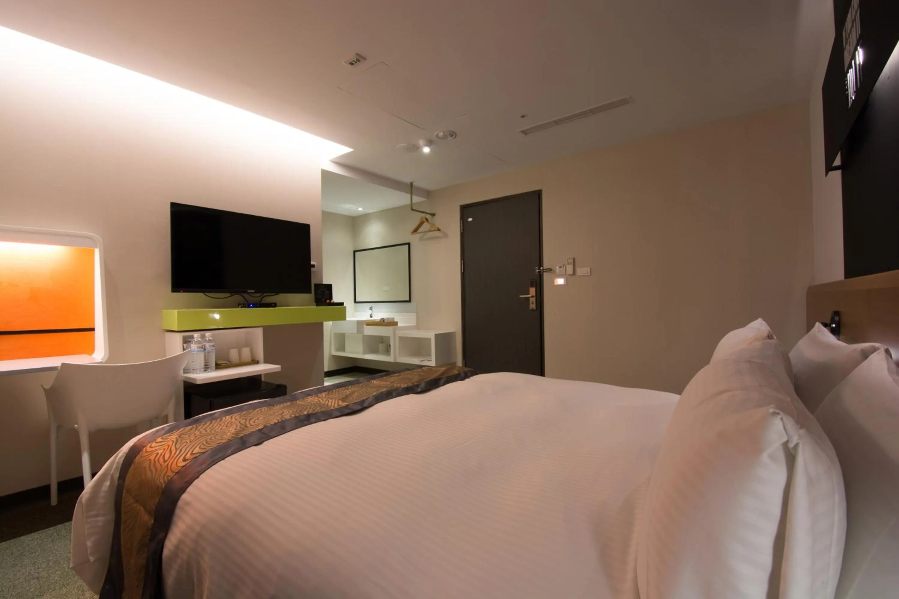 Photo of the whole room, Bed in Travel Art Inn