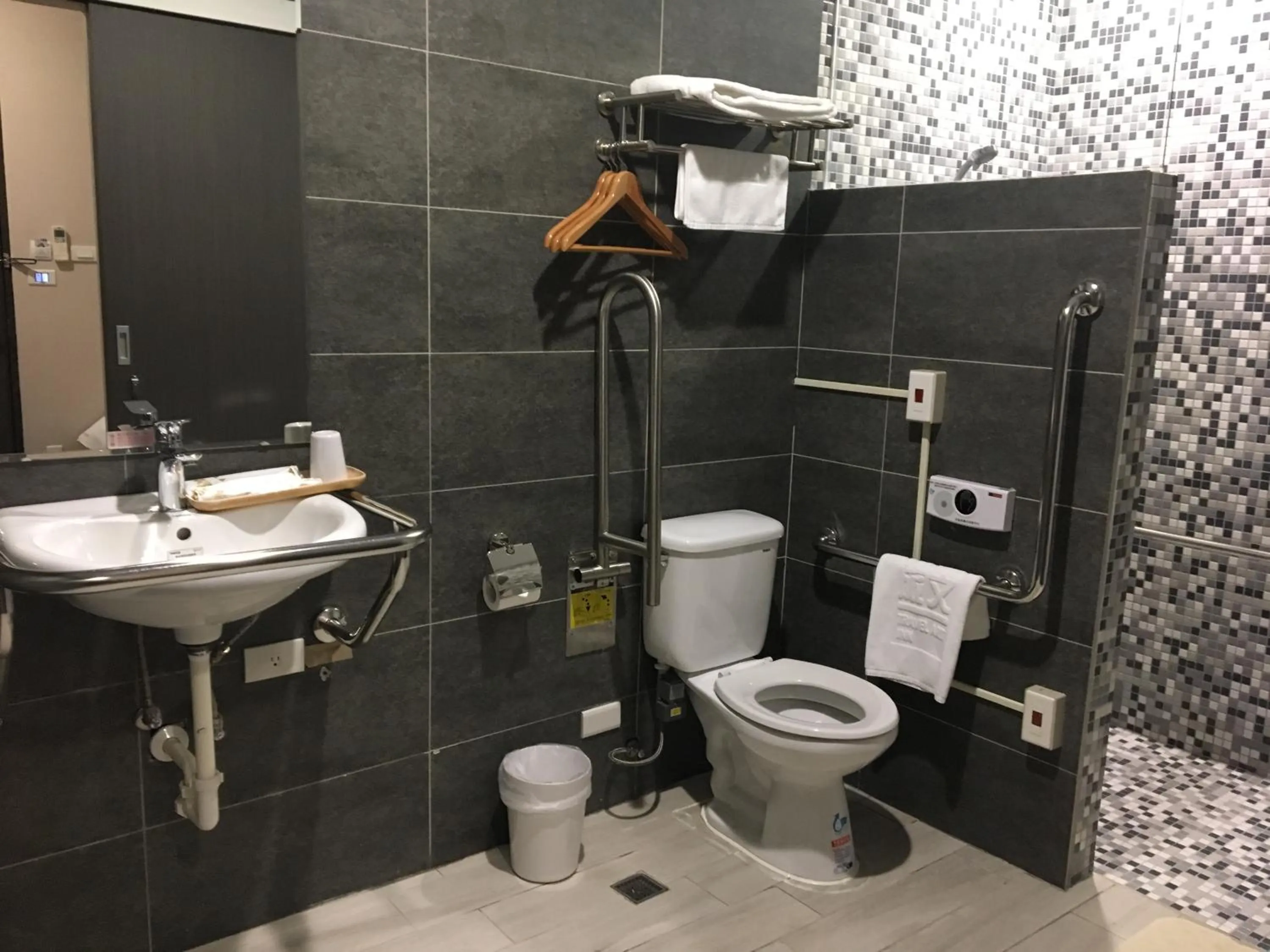 Toilet in Travel Art Inn