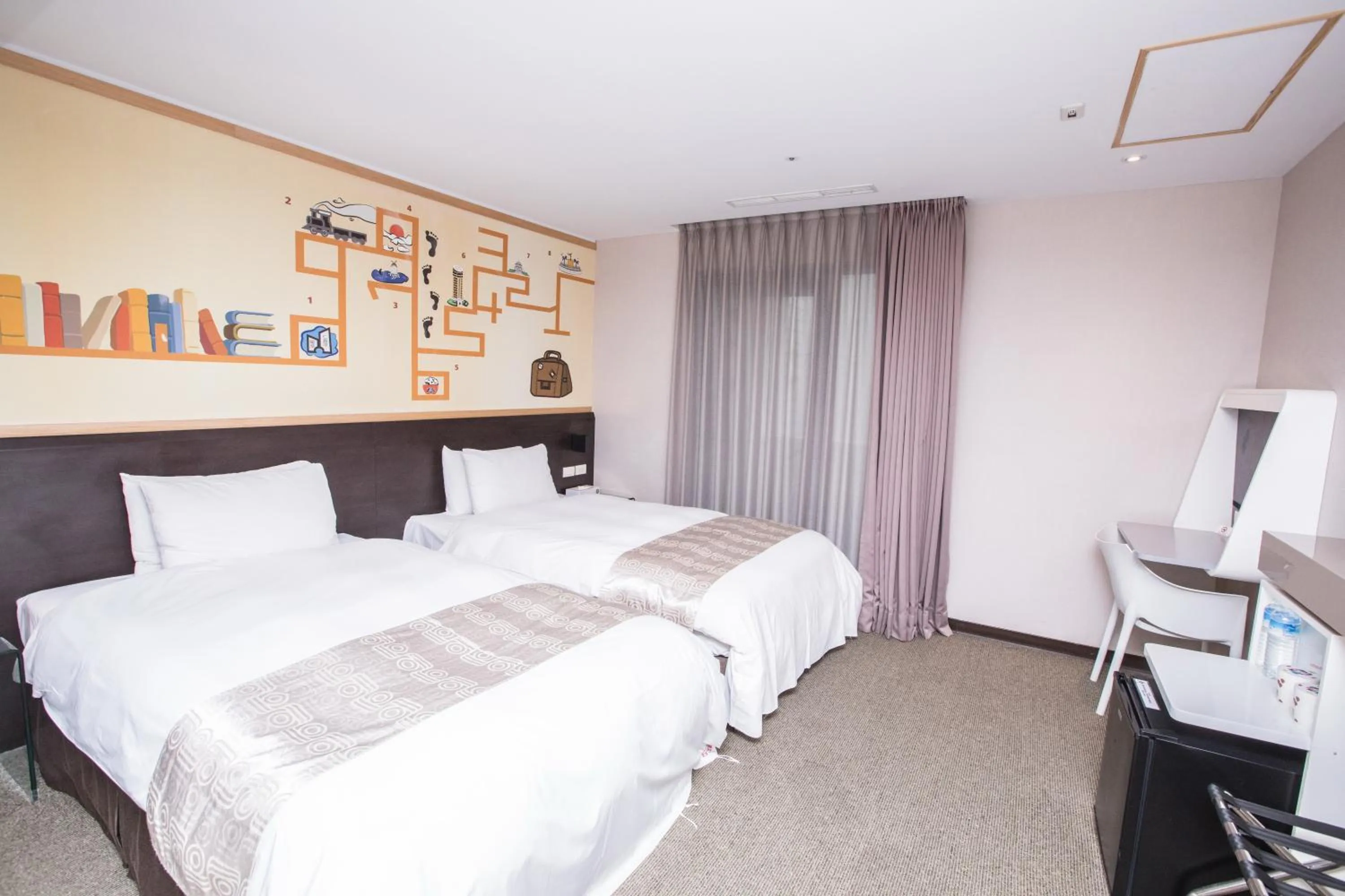 Photo of the whole room, Bed in Travel Art Inn