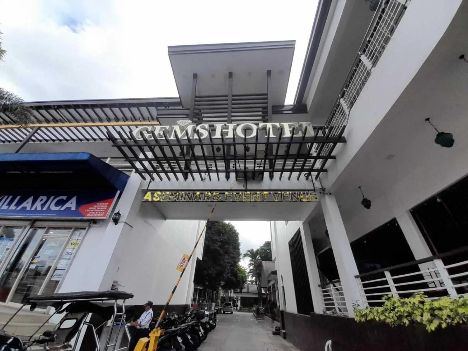 Facade/entrance in Palette Gems Hotel and Conference Center