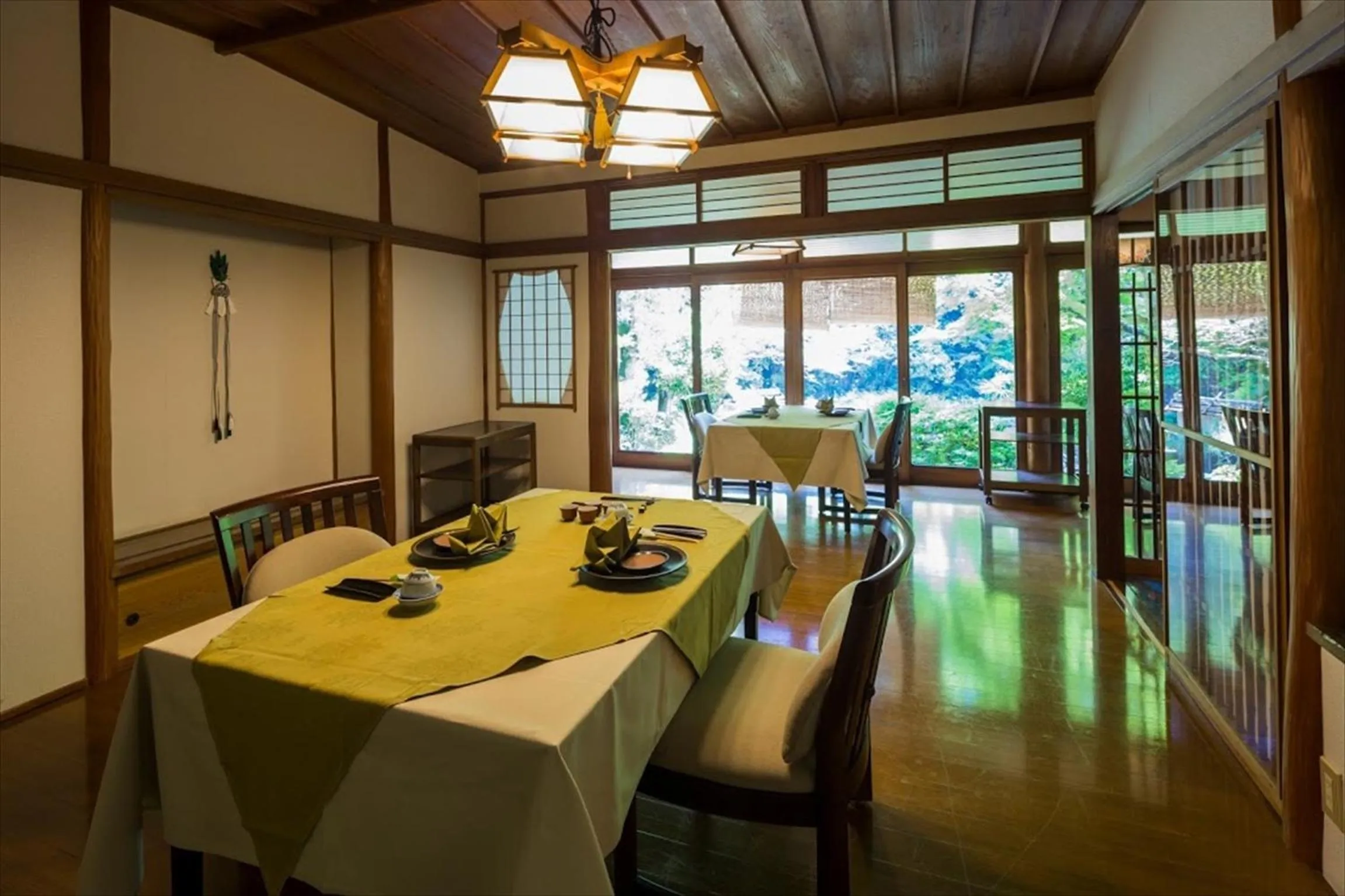 Restaurant/places to eat in Hazuki