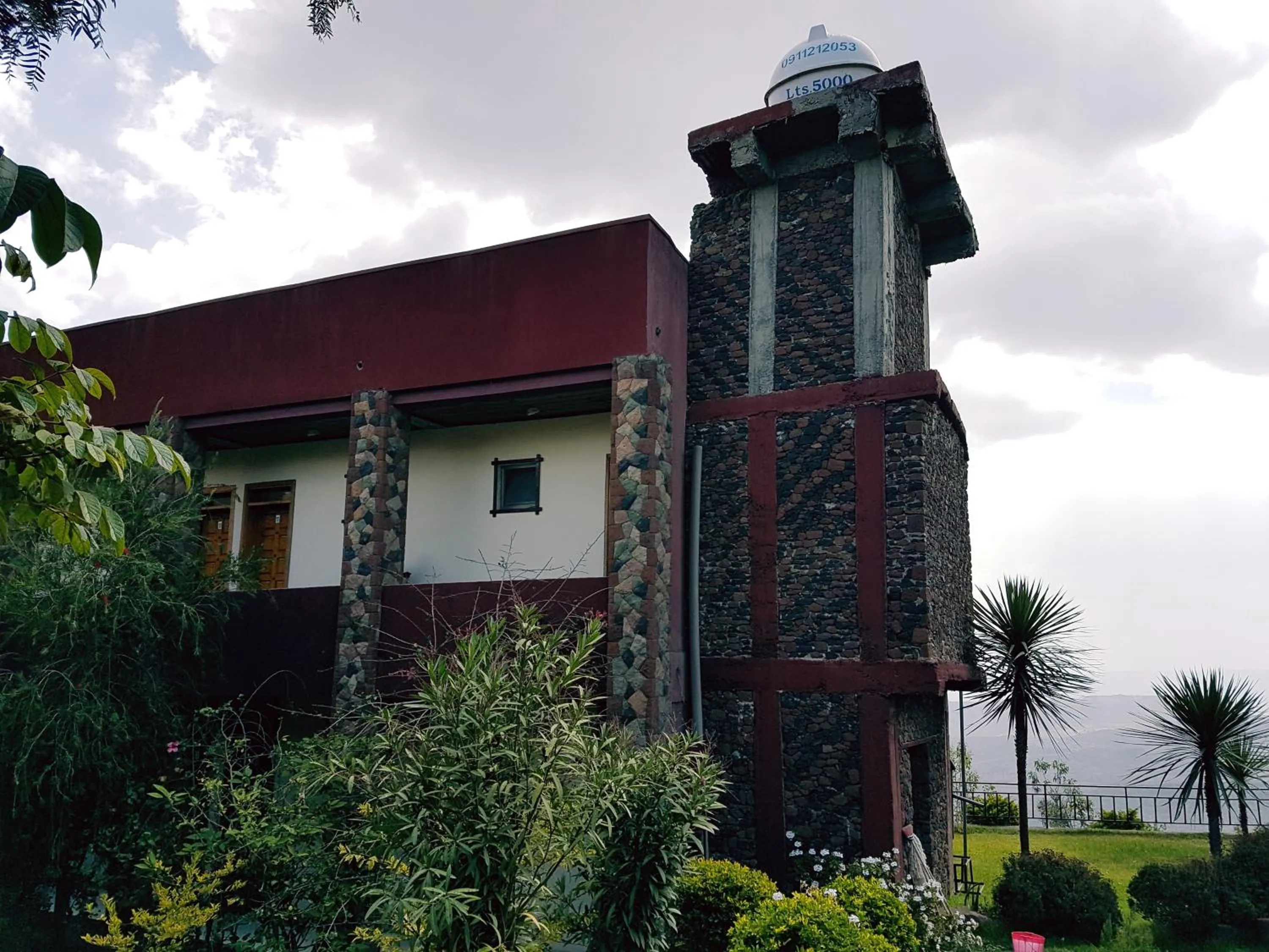 Facade/entrance in Top Twelve Hotel - Lalibela