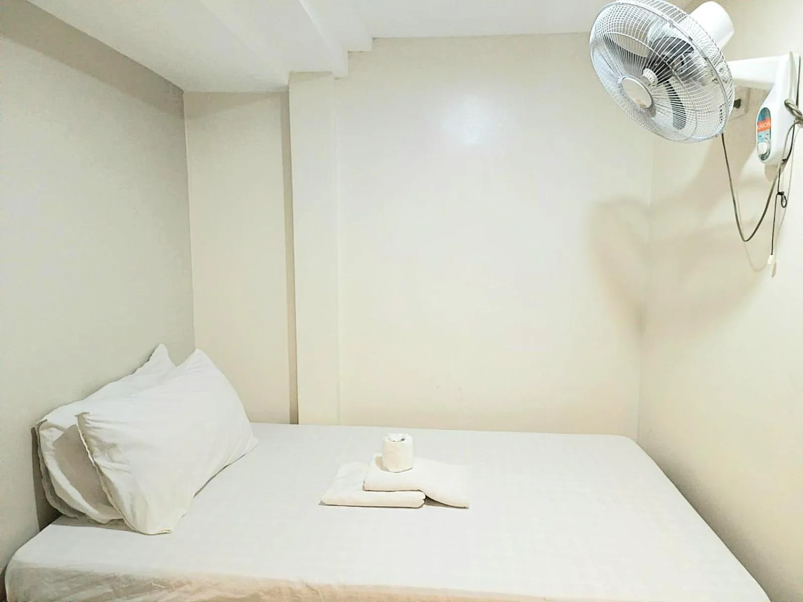 Bed in Stone House Hotel Manila