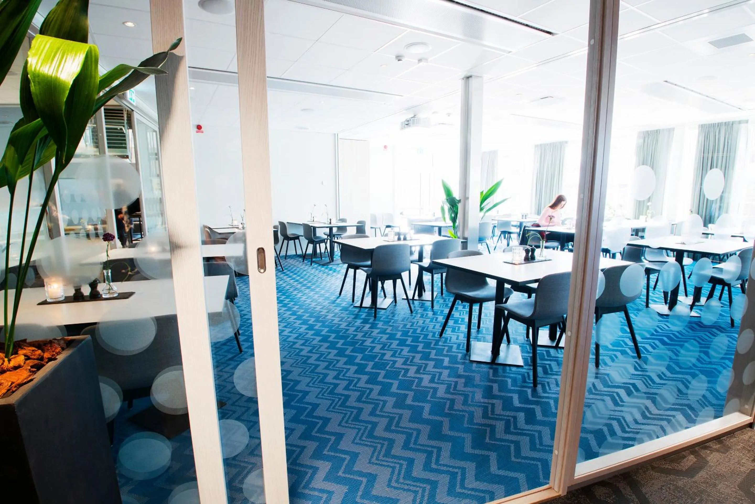 Restaurant/places to eat in Best Western RC Hotel