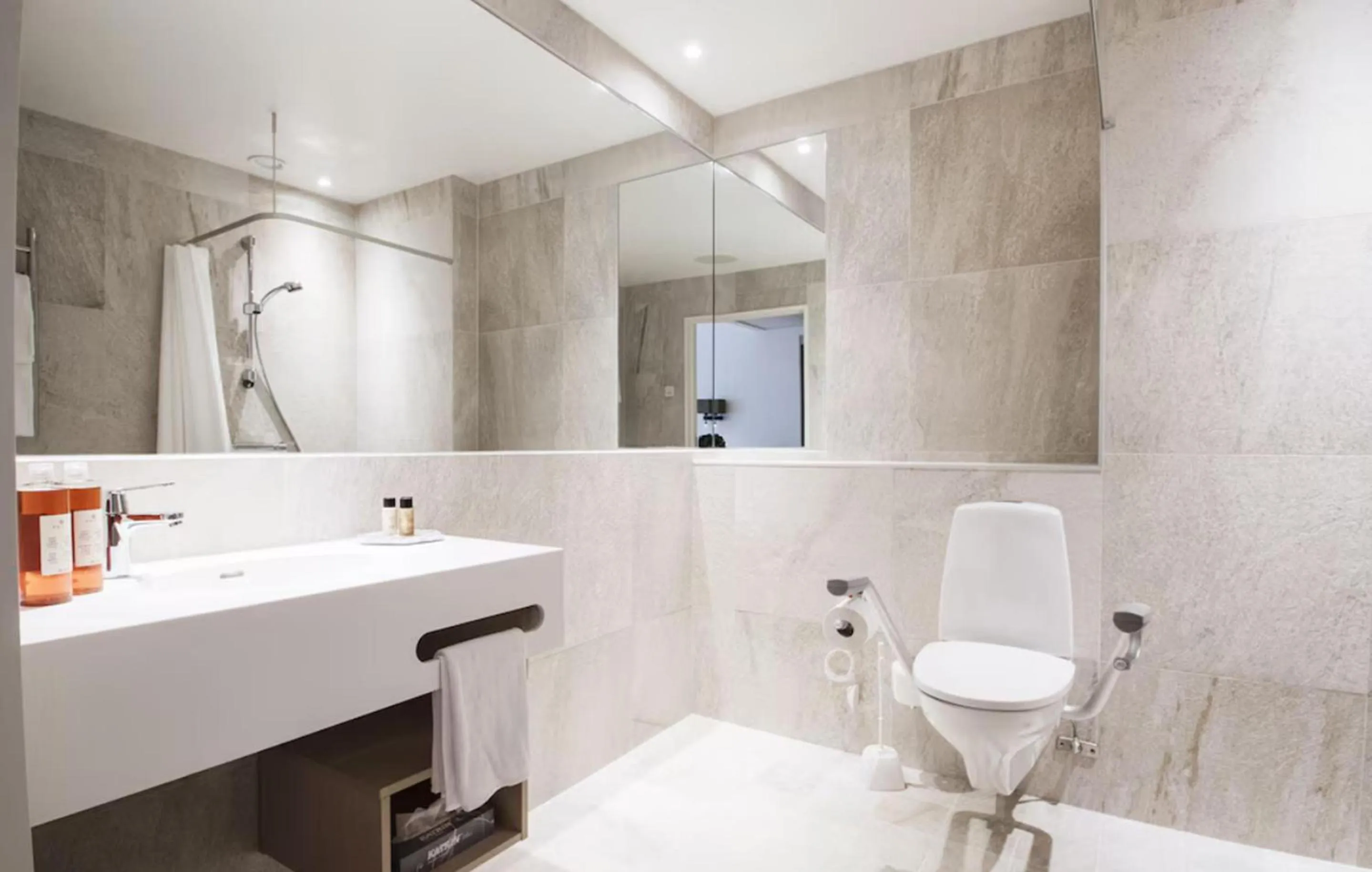 Shower in Best Western RC Hotel