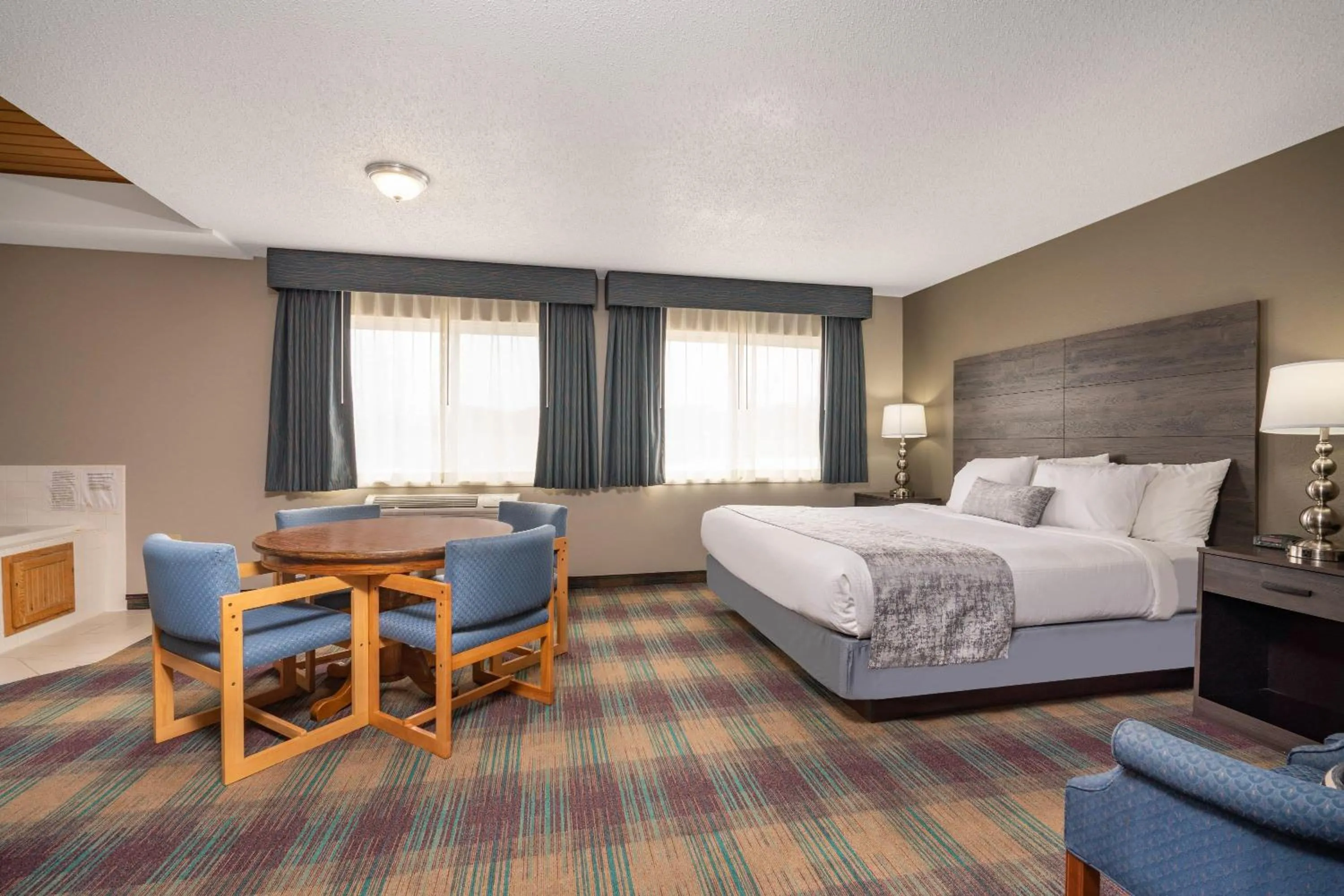 Photo of the whole room, Bed in Baymont by Wyndham Baldwin