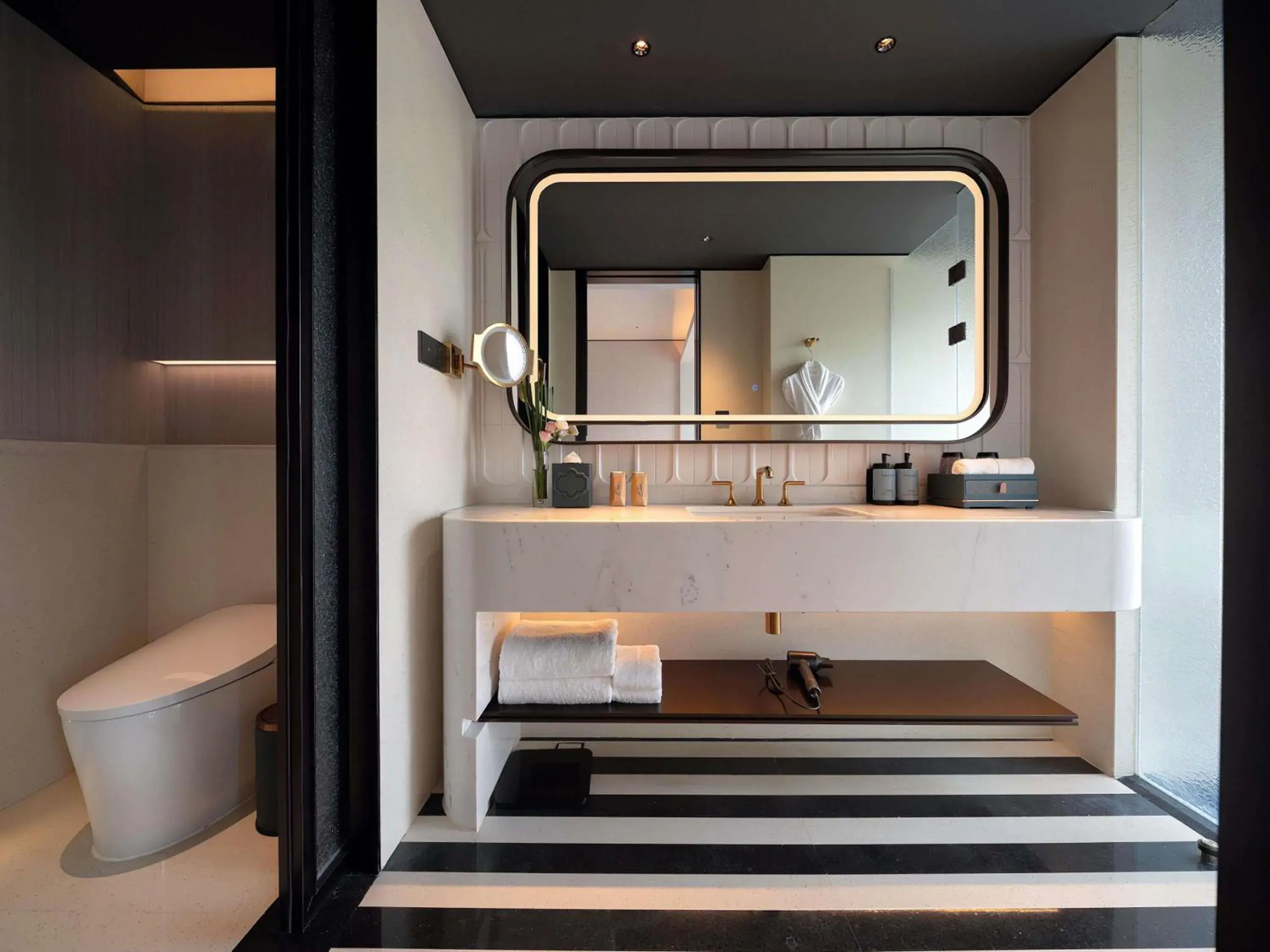 Superior Twin Room in Sofitel Shanghai North Bund Superior Twin Room in Sofitel Shanghai North Bund