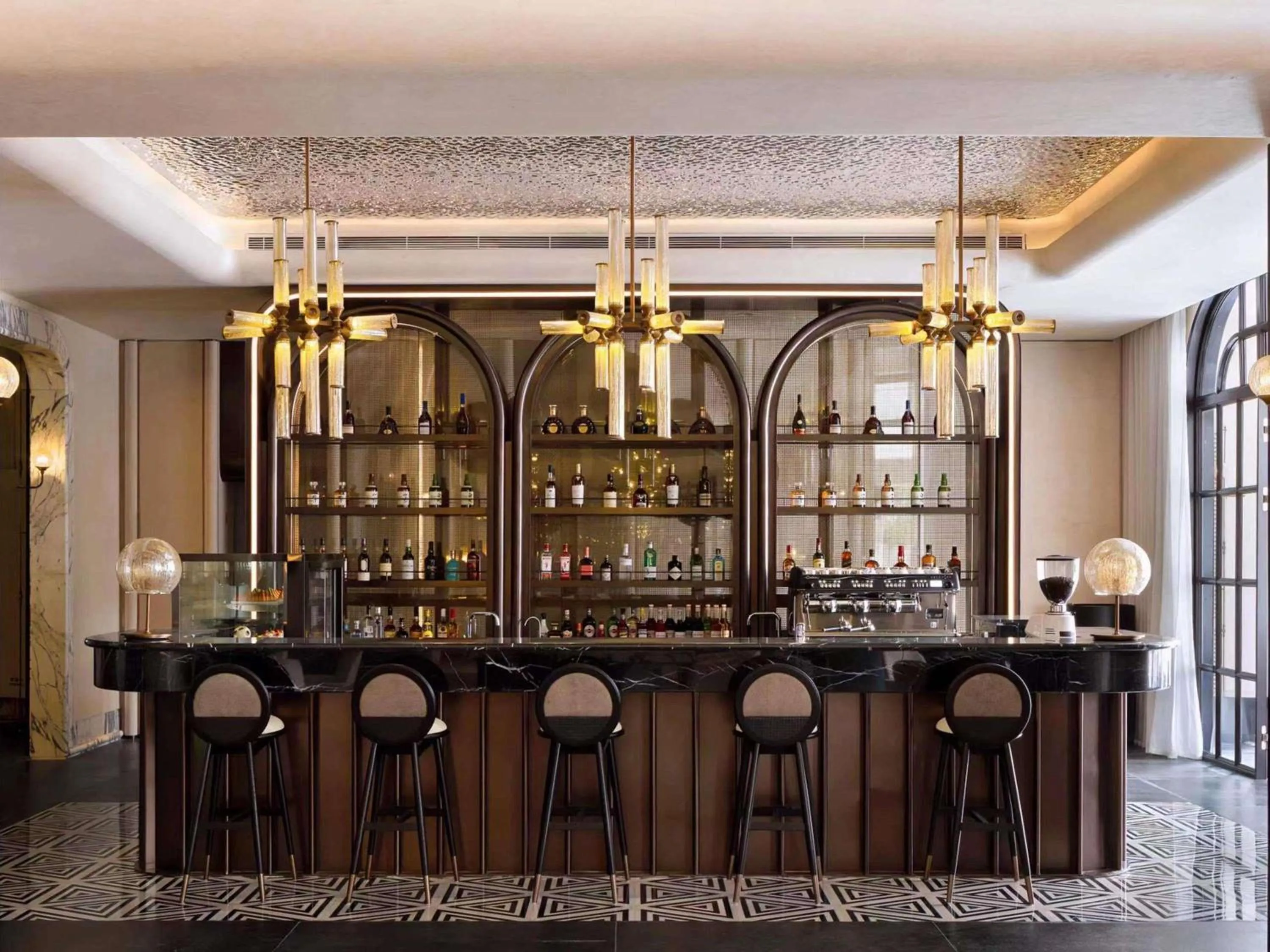 Lounge or bar in Sofitel Shanghai North Bund