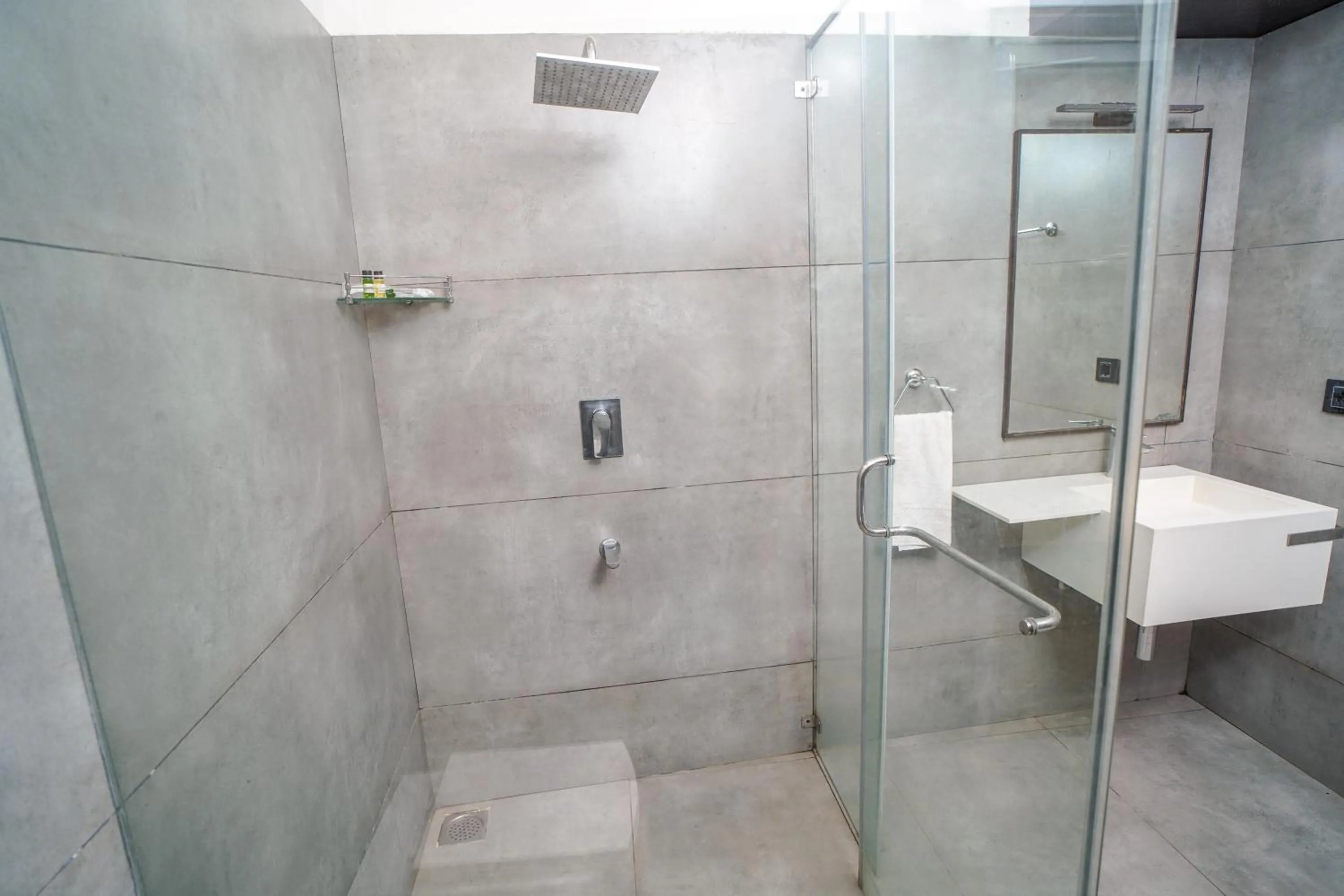 Superior Double Room - single occupancy in THE SLATE HOTEL NUNGAMBAKKAM Near US EMBASSY & APOLLO HOSPITAL