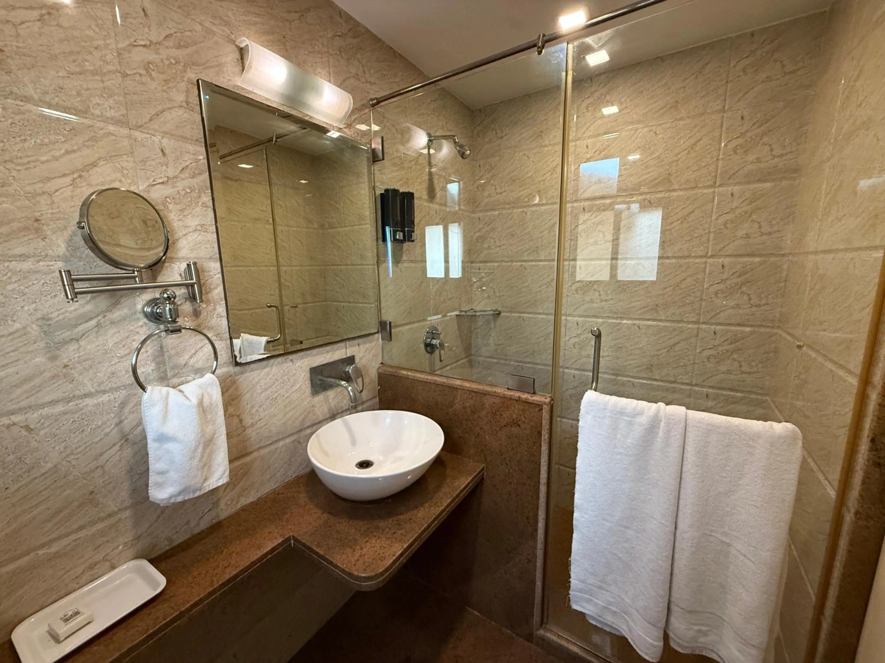 Shower in Hotel Beach Garden