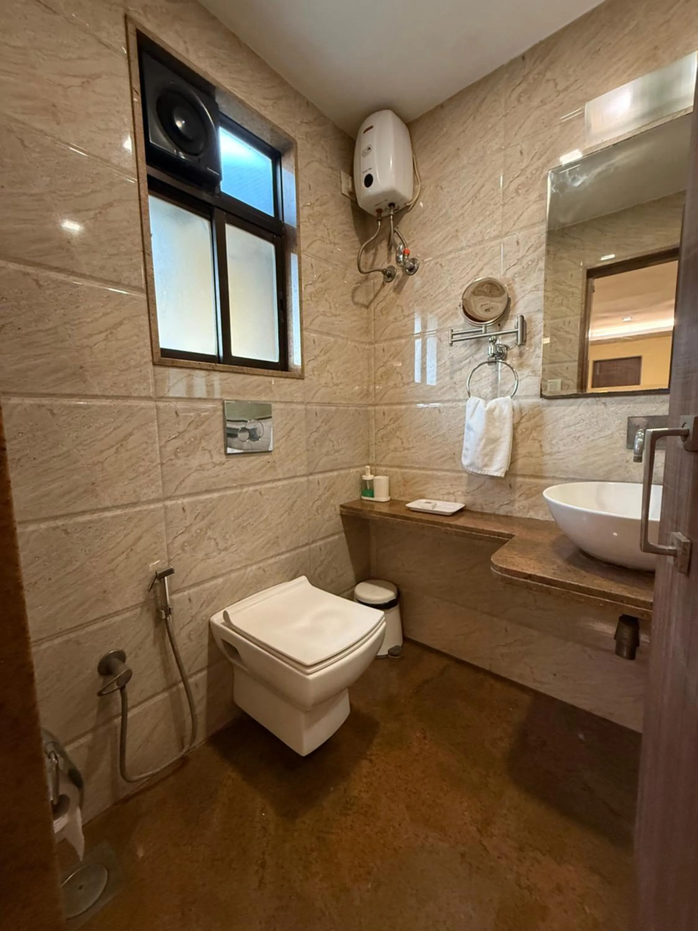 Shower in Hotel Beach Garden