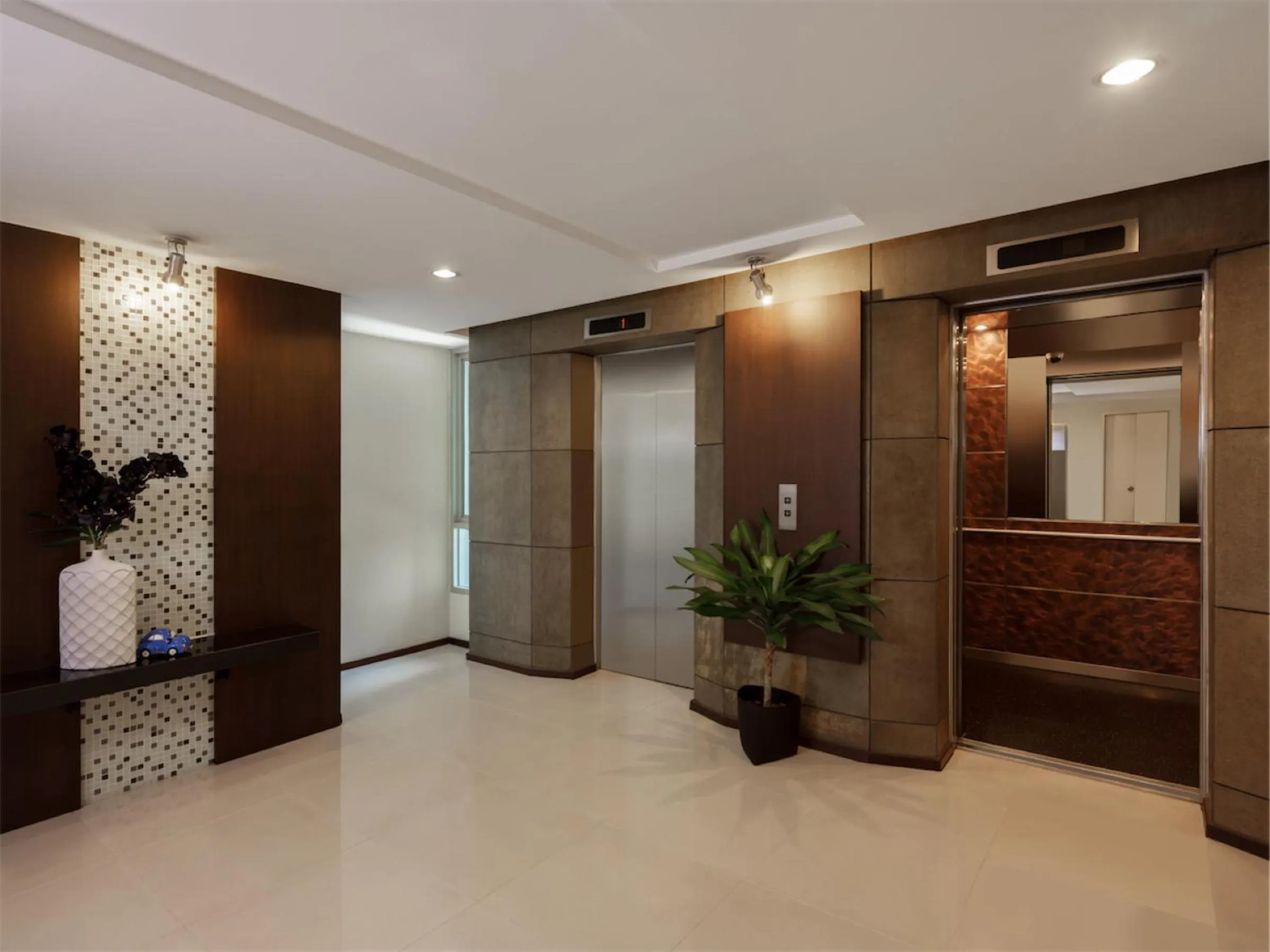 Property building in Silom Lofts