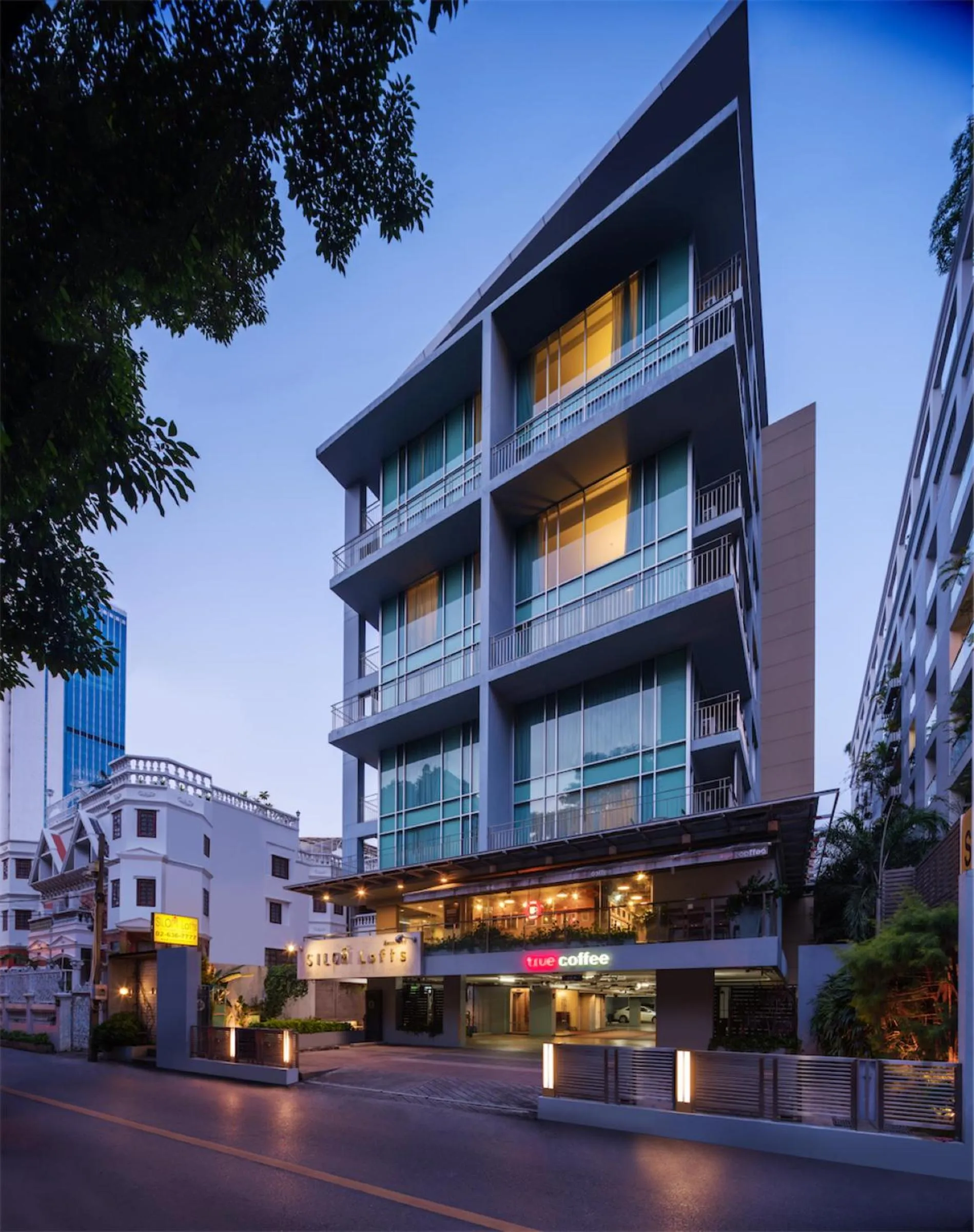 Property building in Silom Lofts
