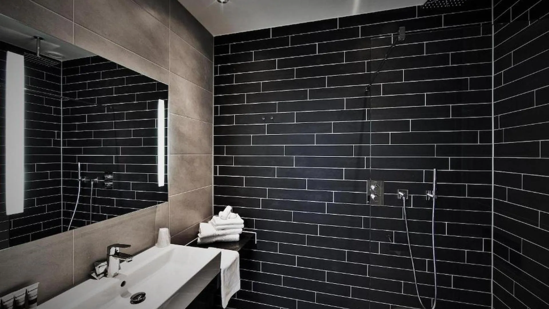 Bathroom in Hotel Rauw aan de Kade