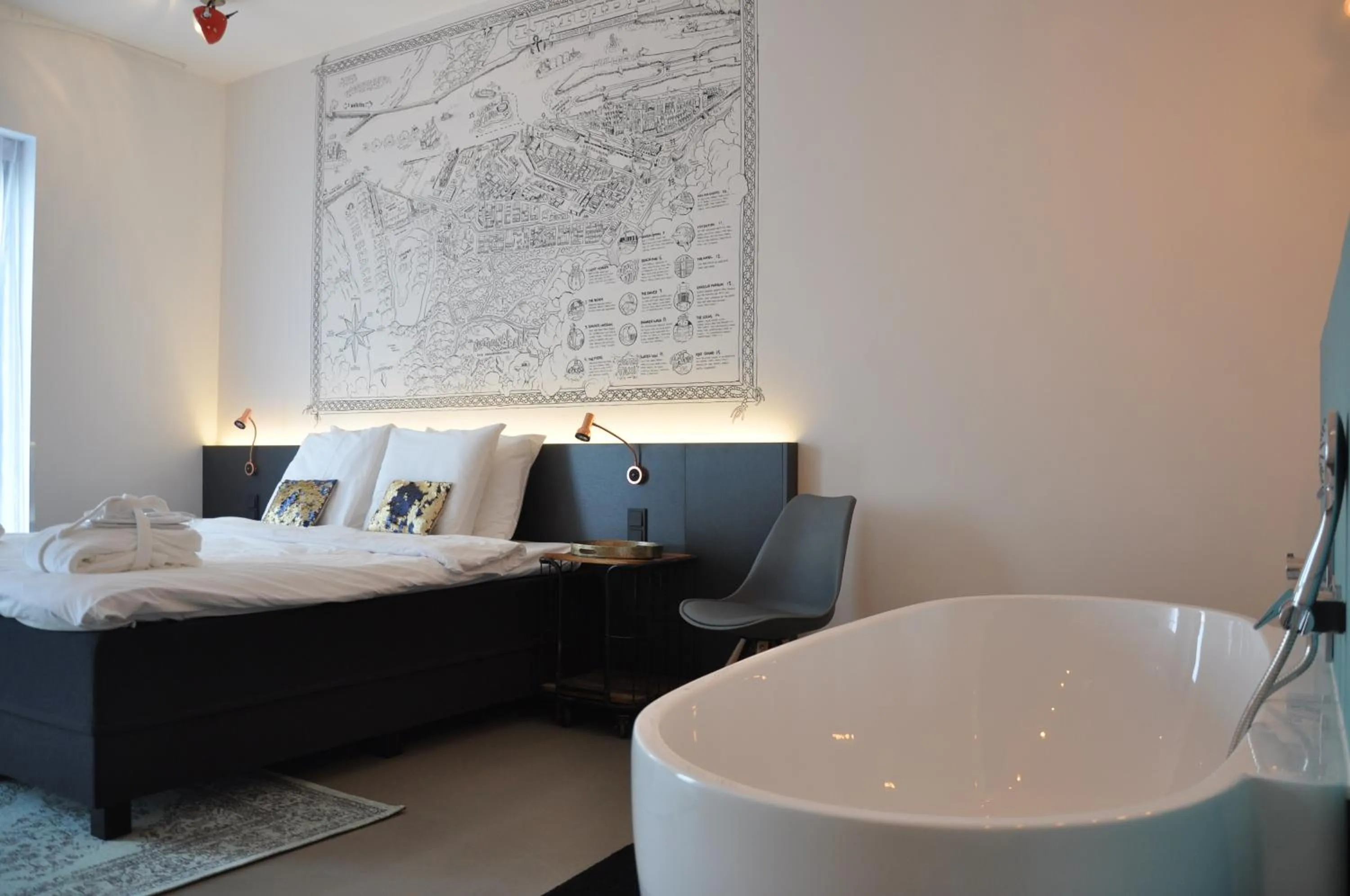 Bathroom, Bed in Hotel Rauw aan de Kade