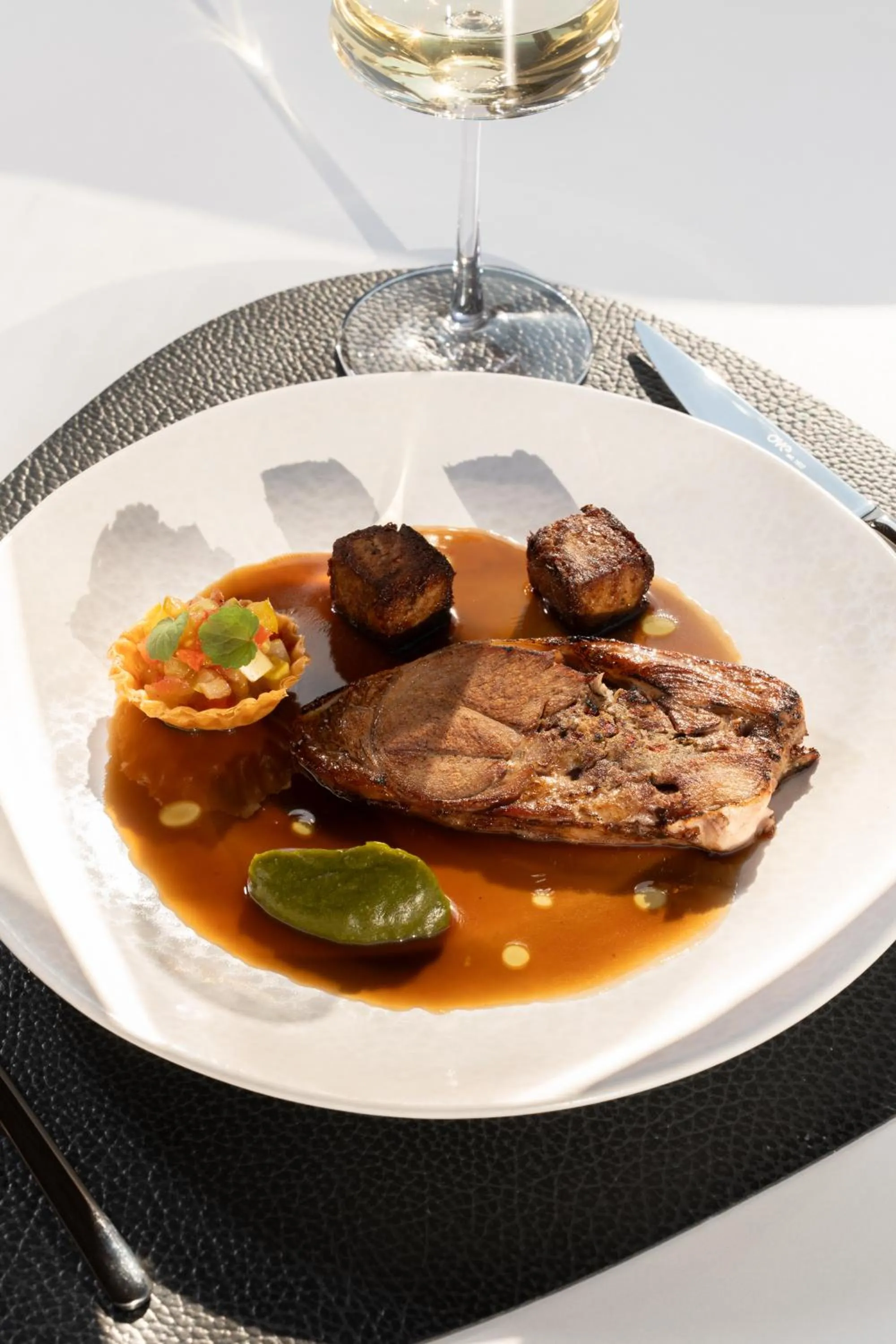 Restaurant/places to eat in Santo Pure Oia Suites & Villas