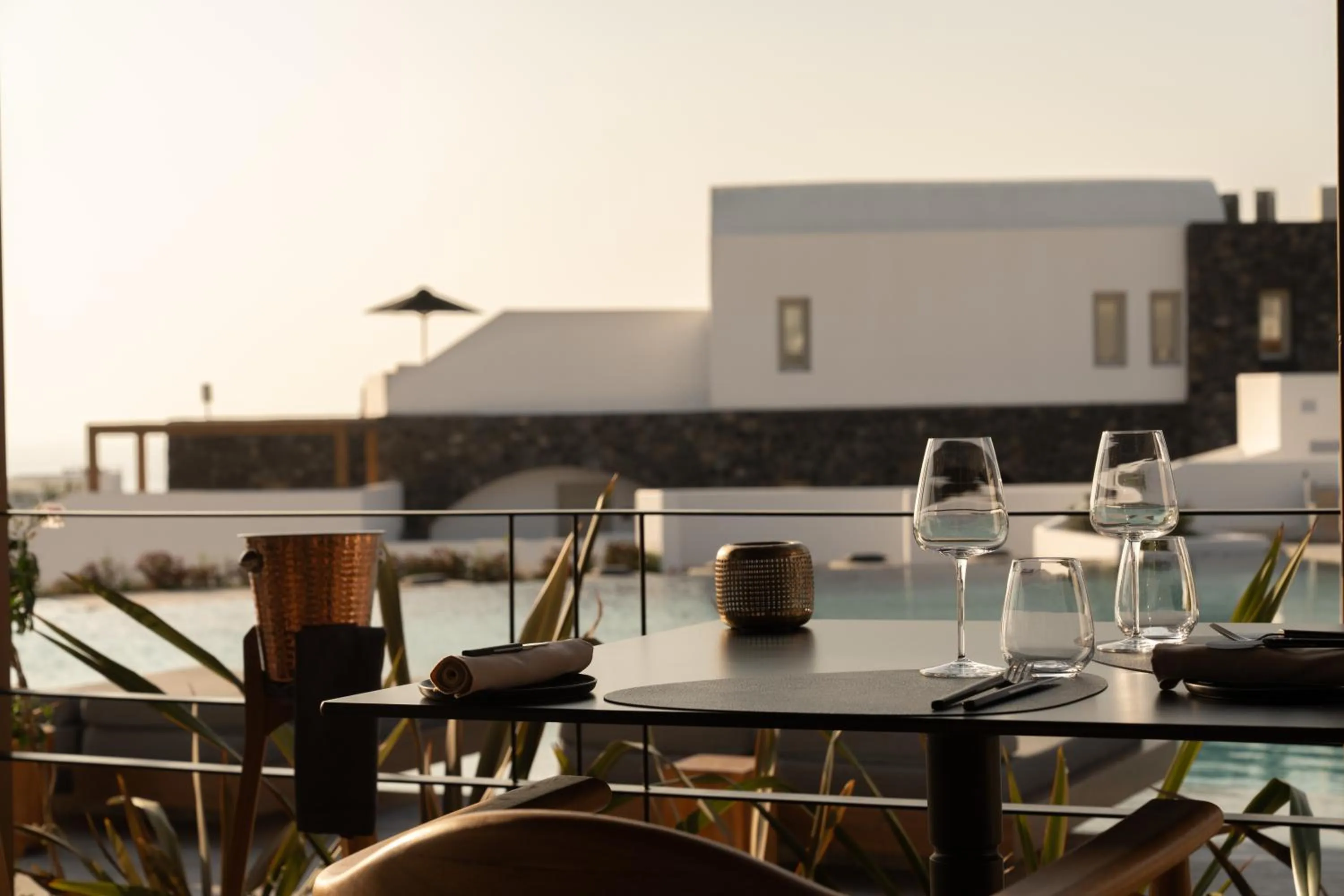Restaurant/places to eat in Santo Pure Oia Suites & Villas