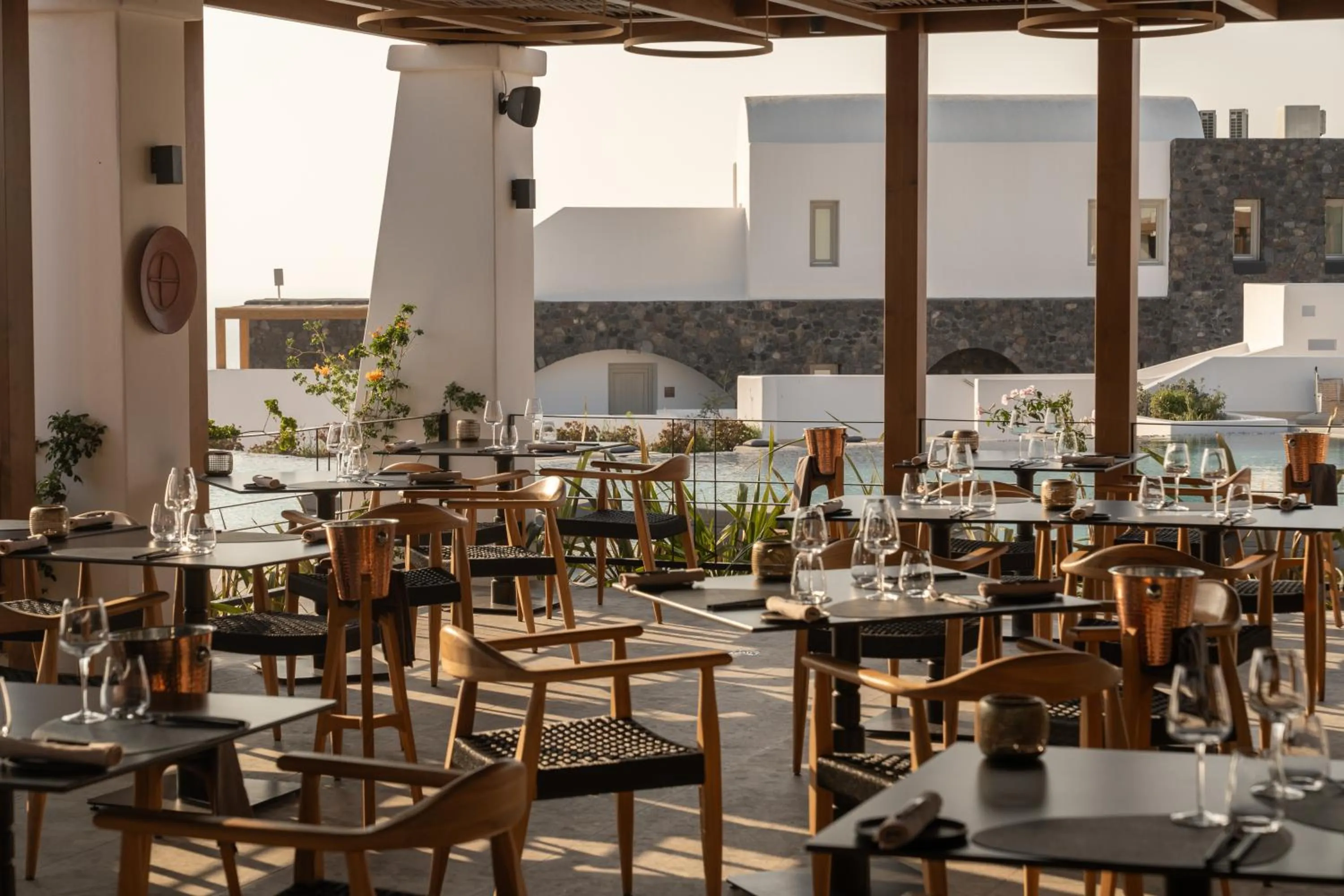 Restaurant/places to eat in Santo Pure Oia Suites & Villas